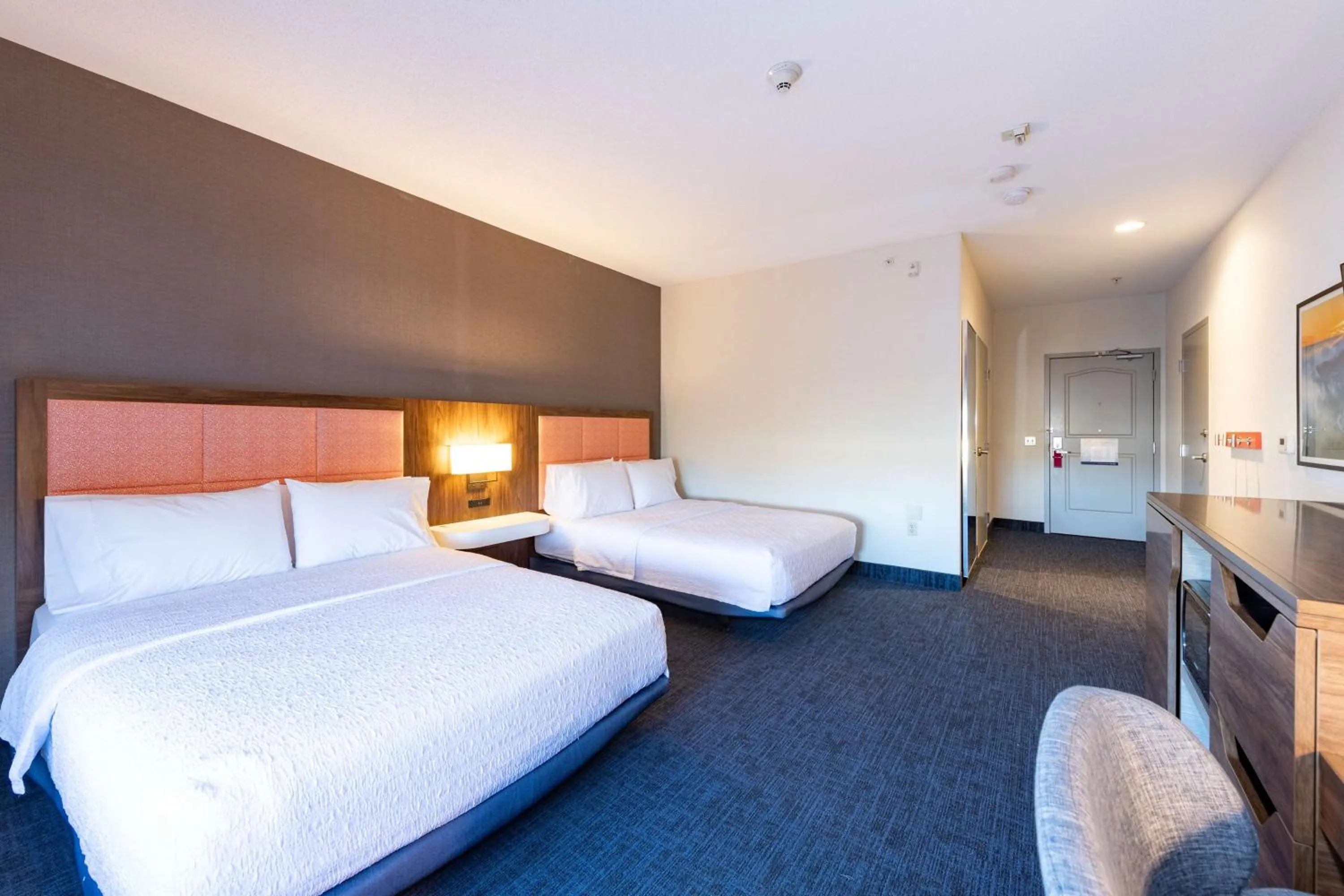 Bed in Hampton Inn & Suites Pittsburg