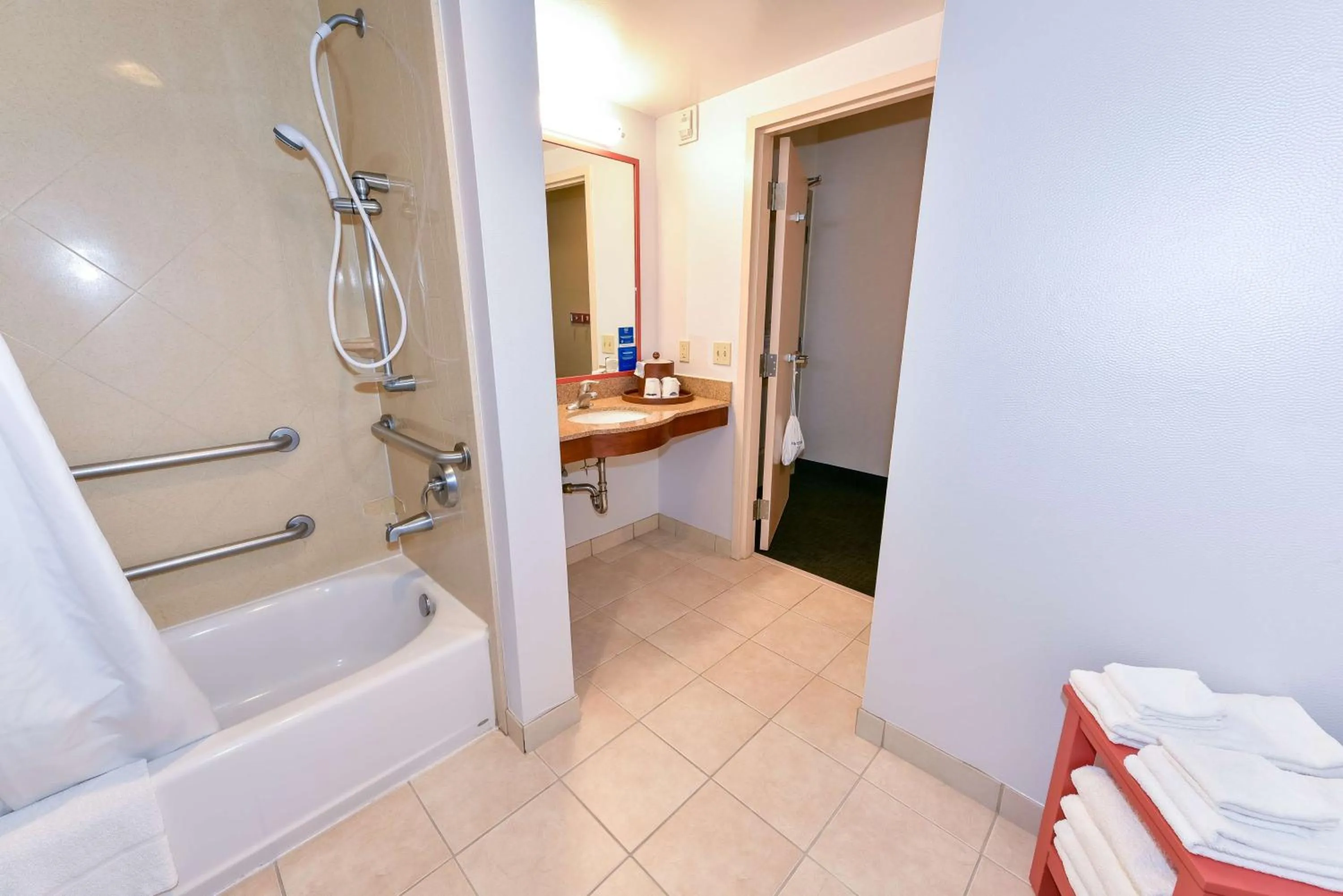 Bathroom in Hampton Inn & Suites Pittsburg