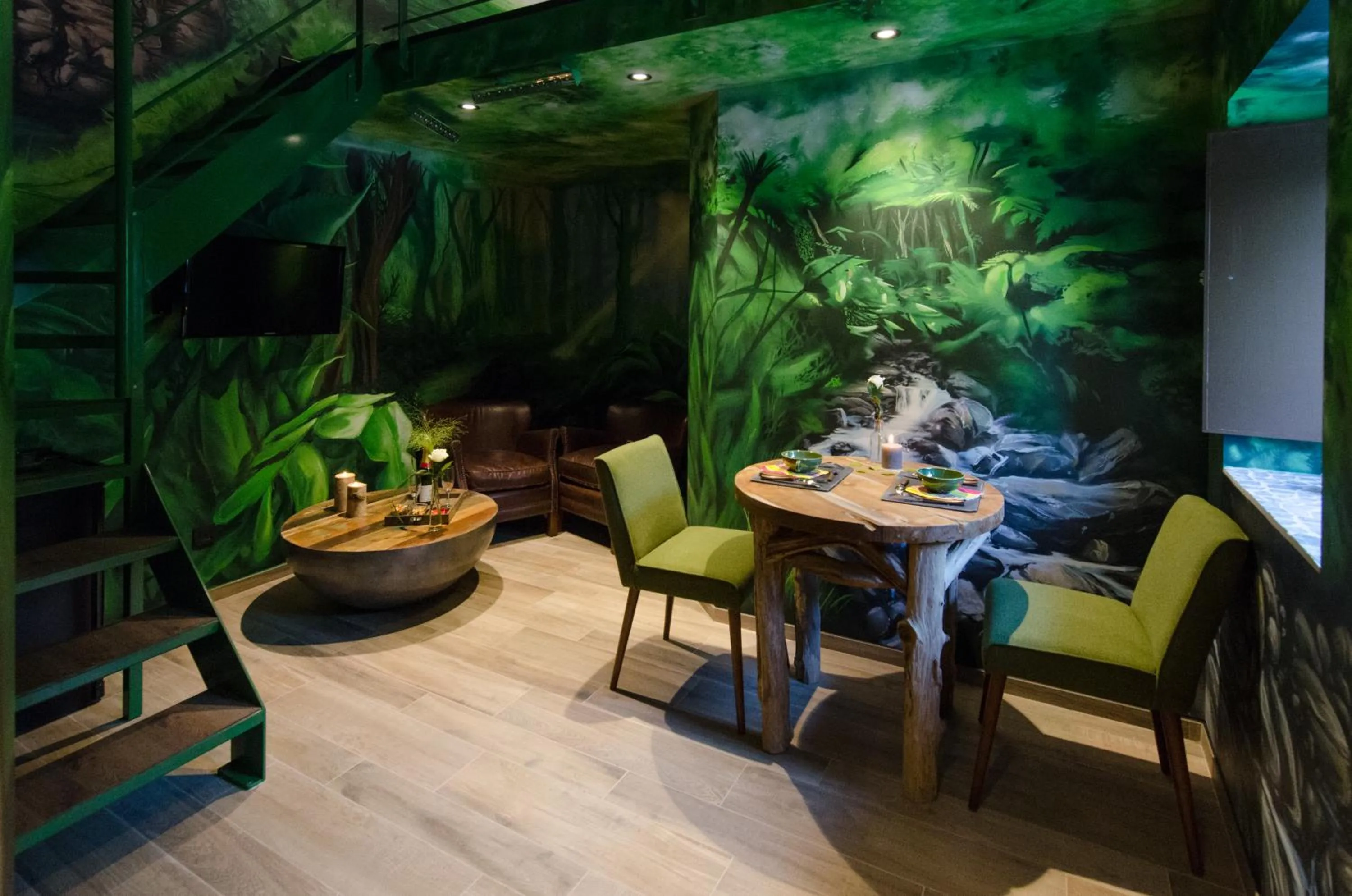 Dining area in River Lodge Hotel Insolite