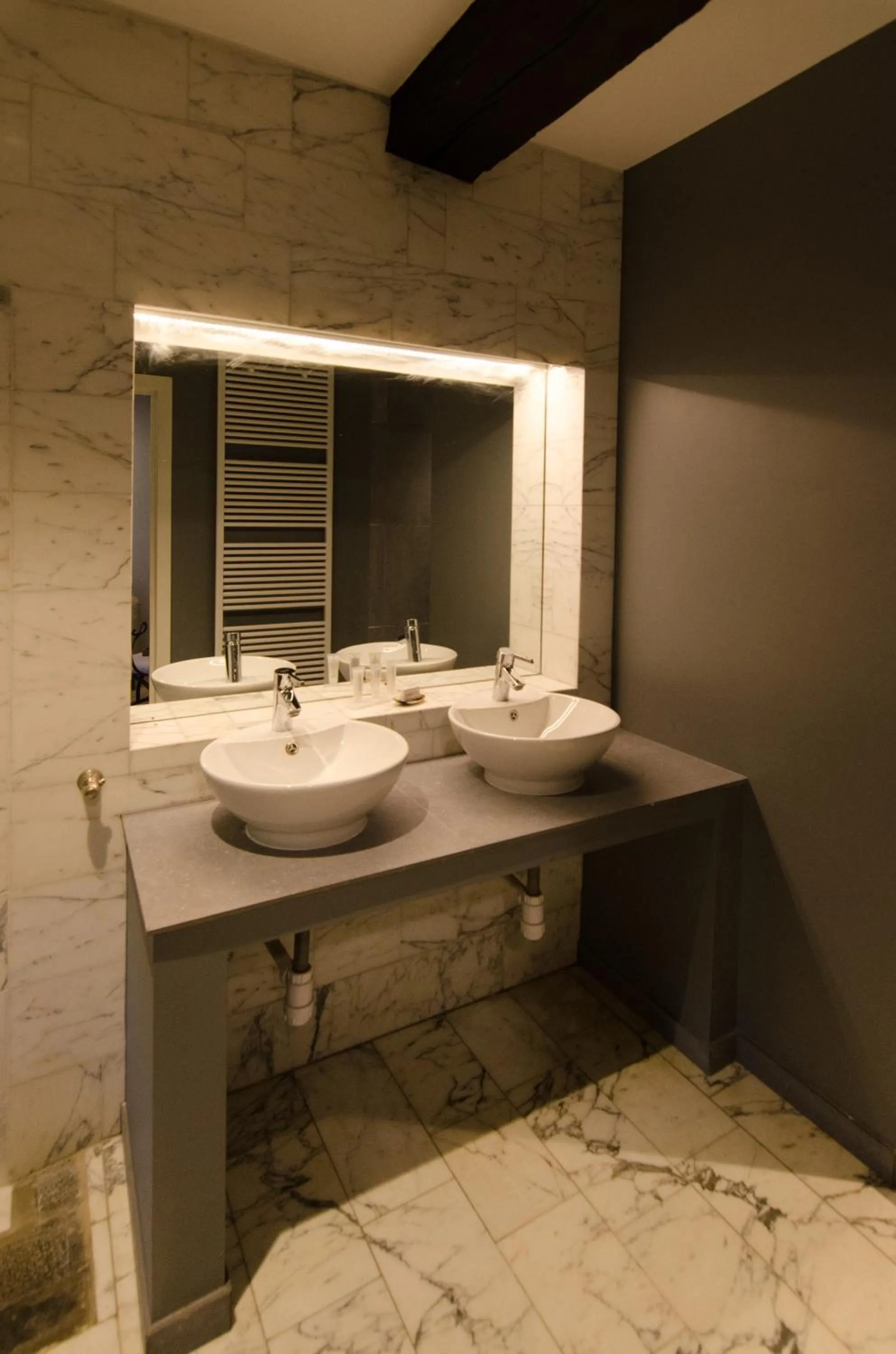 Bathroom in River Lodge Hotel Insolite