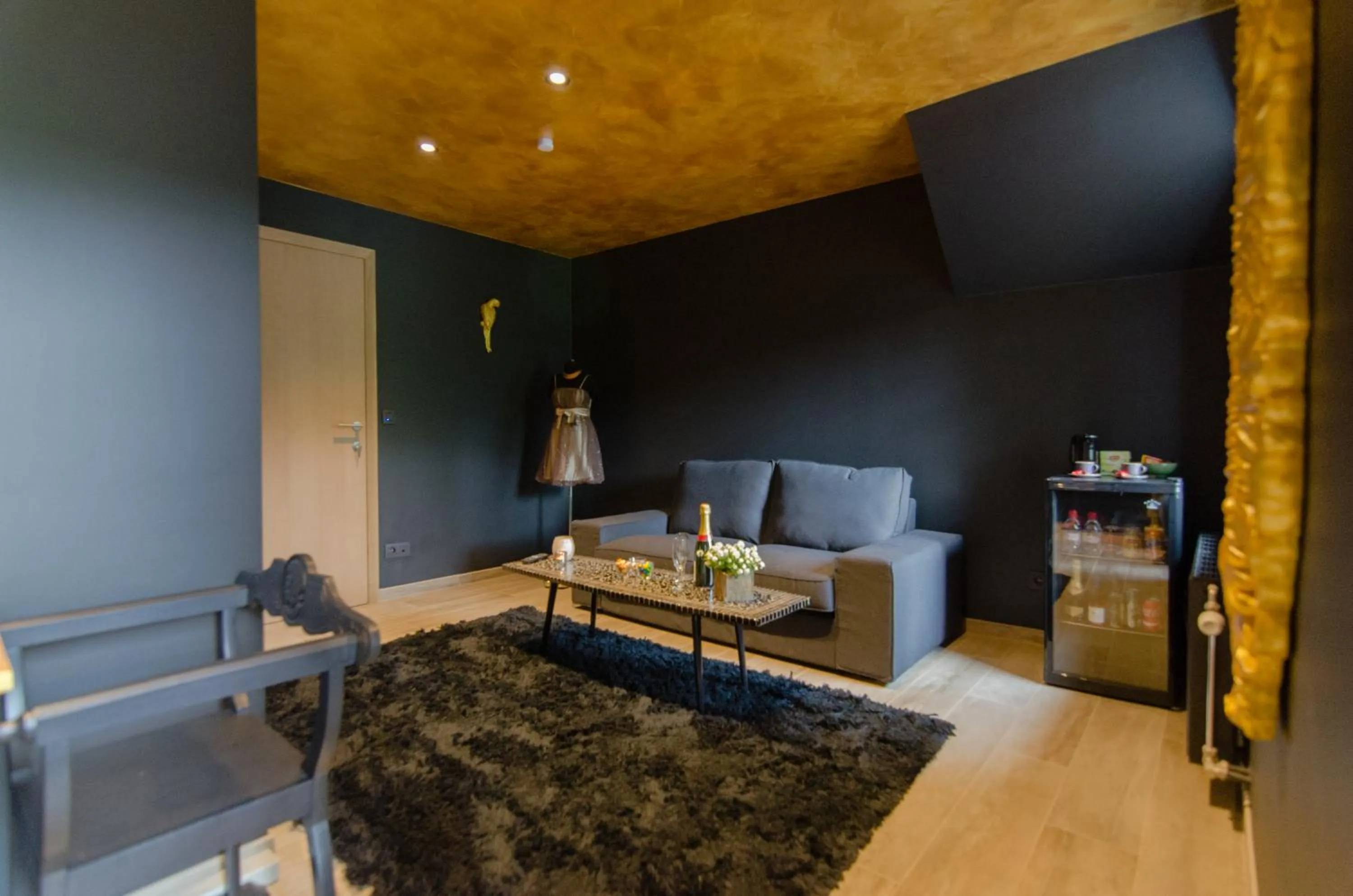 Seating area in River Lodge Hotel Insolite