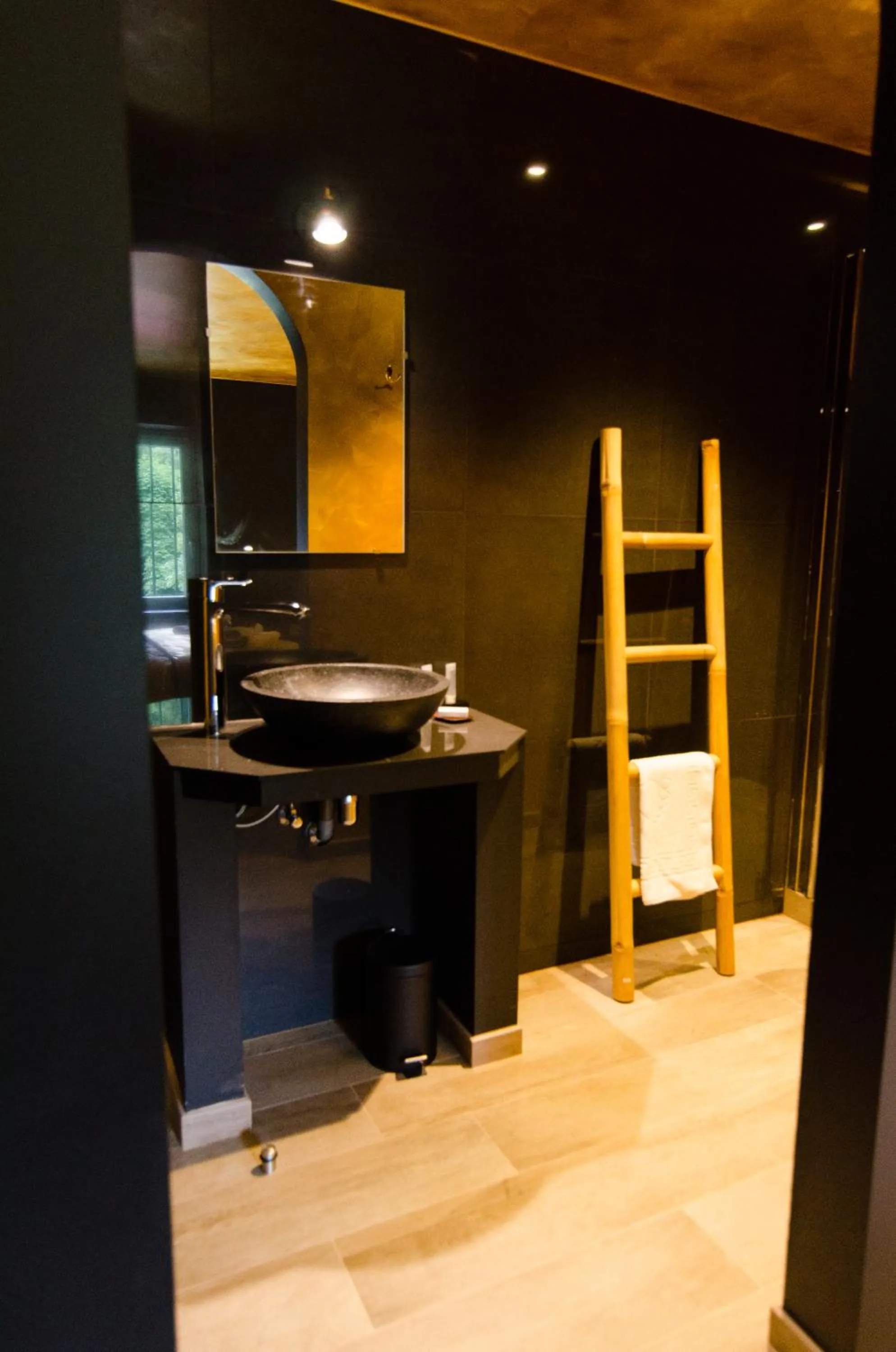 Bathroom in River Lodge Hotel Insolite