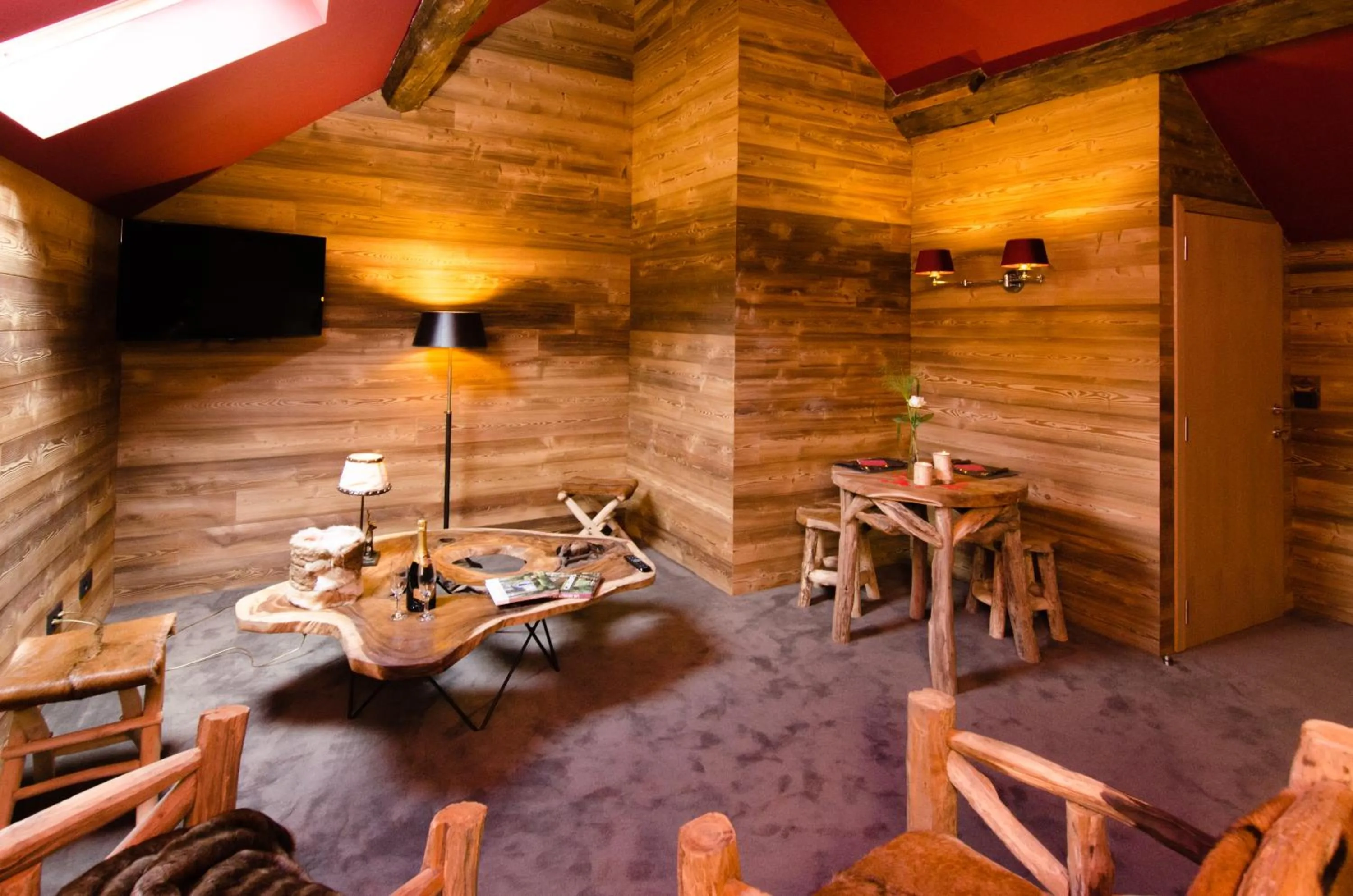 Dining area in River Lodge Hotel Insolite