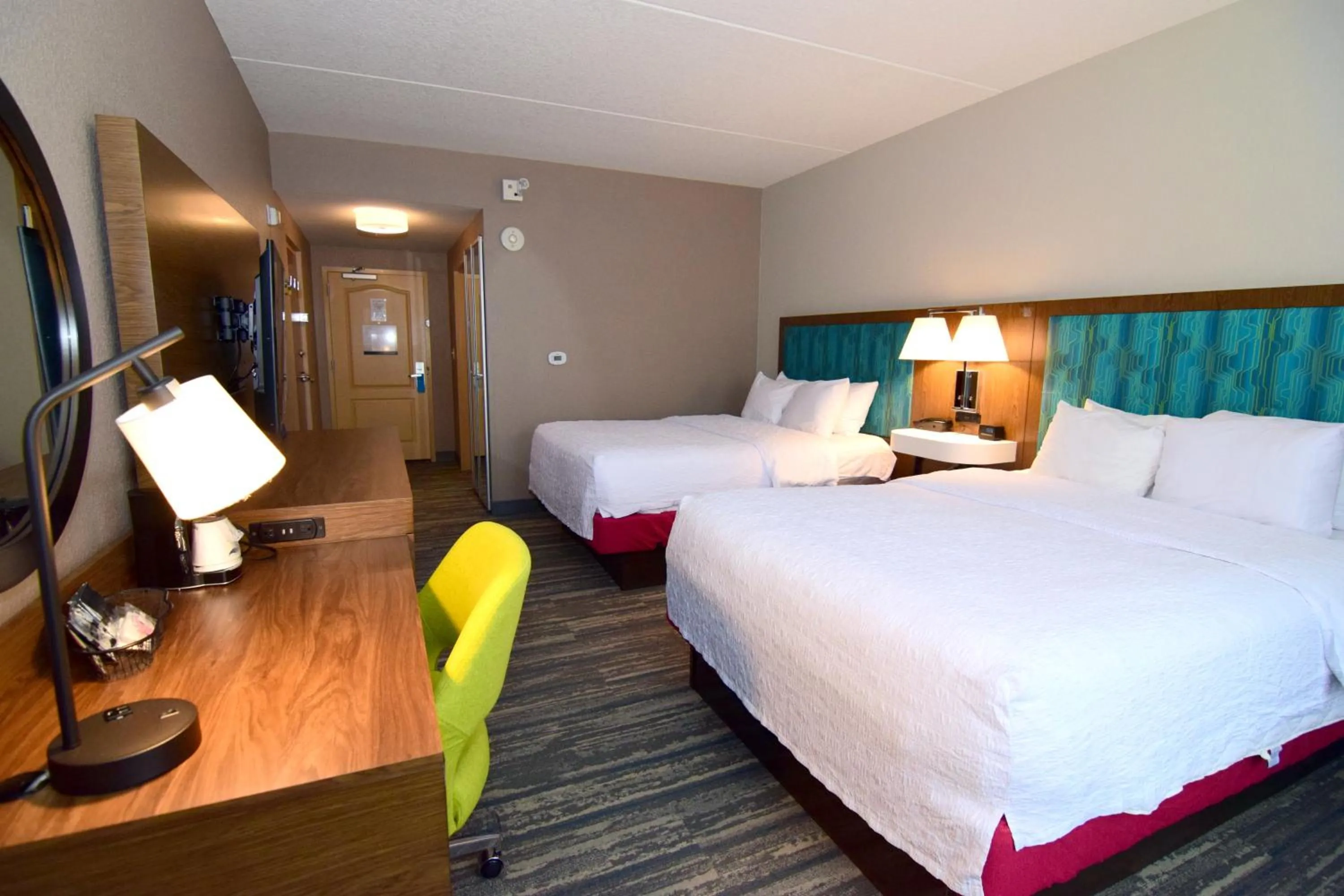 Photo of the whole room, Bed in Hampton Inn Leesburg Tavares