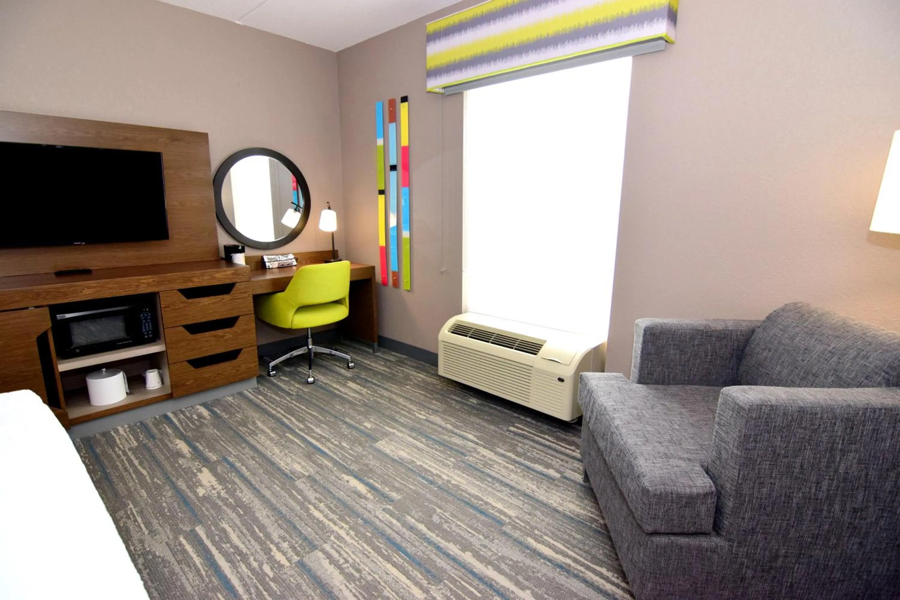 TV and multimedia in Hampton Inn Leesburg Tavares