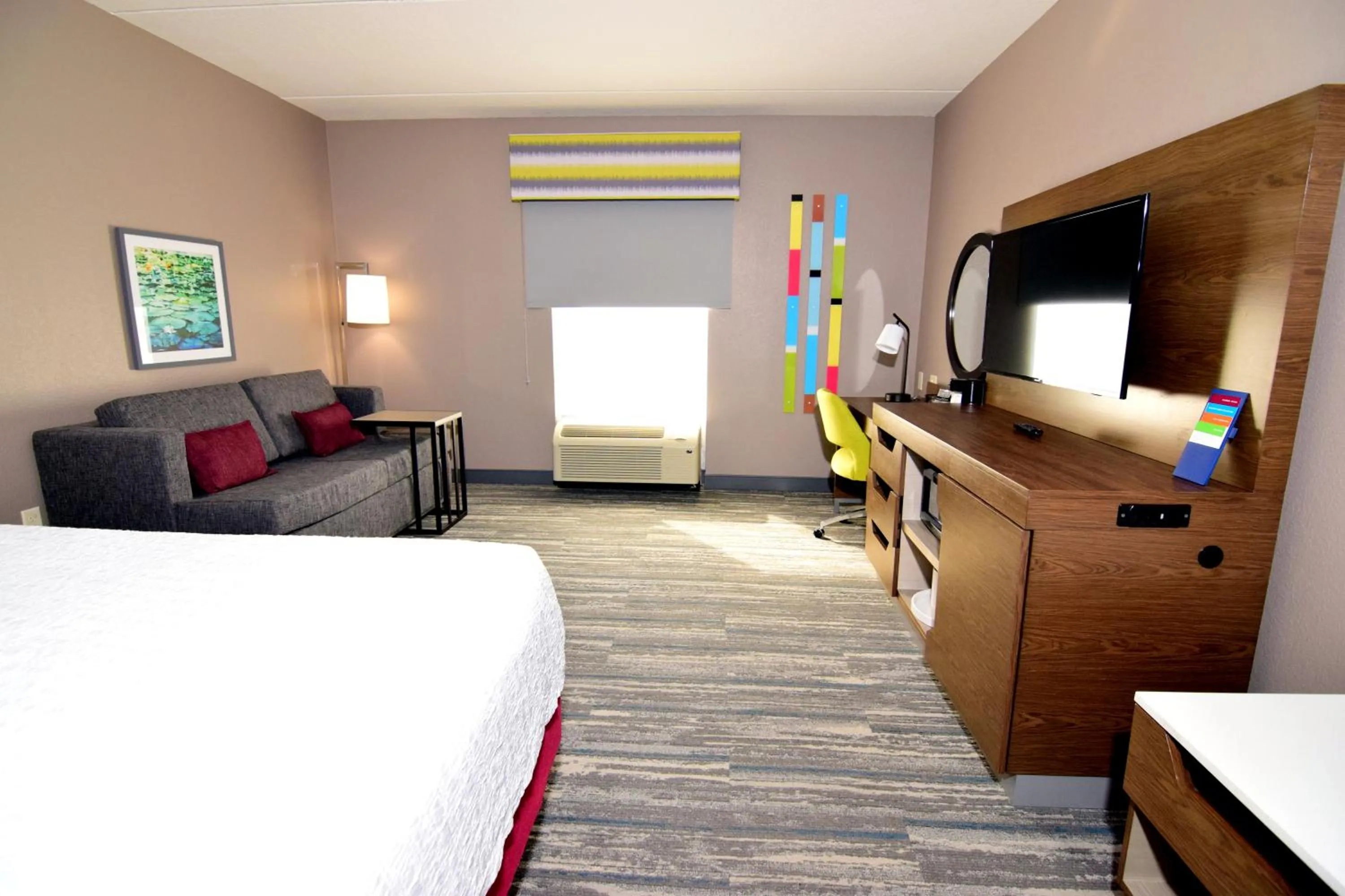 Photo of the whole room, Bed in Hampton Inn Leesburg Tavares