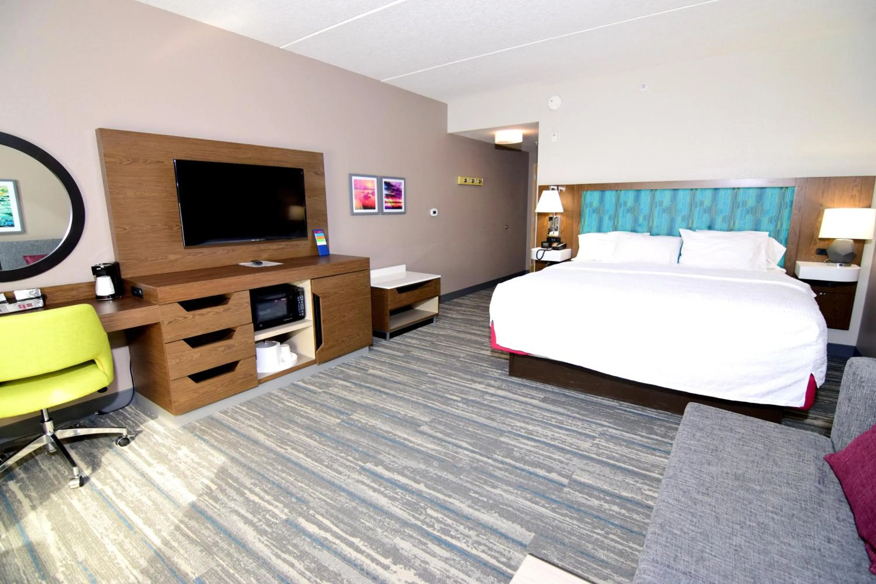 Photo of the whole room, Bed in Hampton Inn Leesburg Tavares