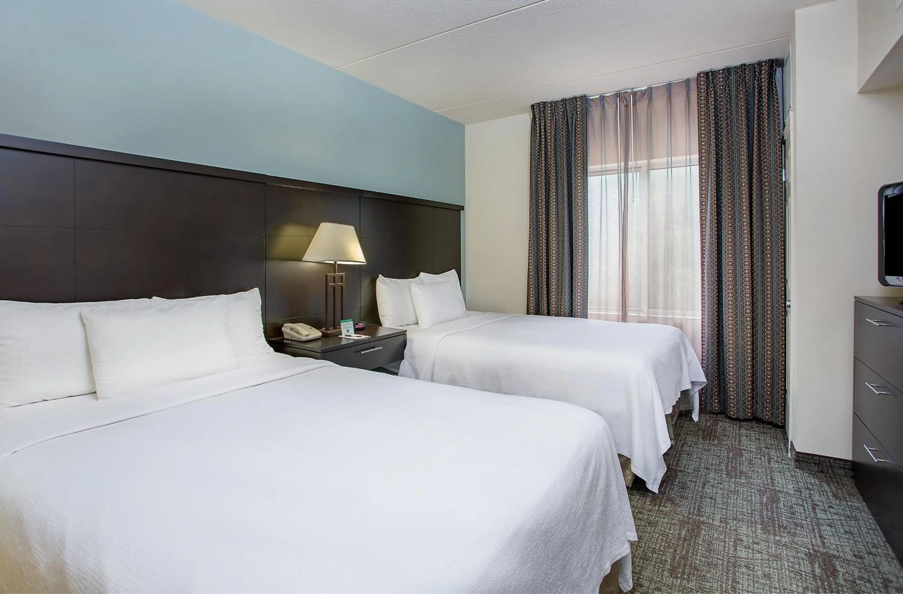Photo of the whole room, Bed in Staybridge Suites Chattanooga Downtown - Convention Center by IHG