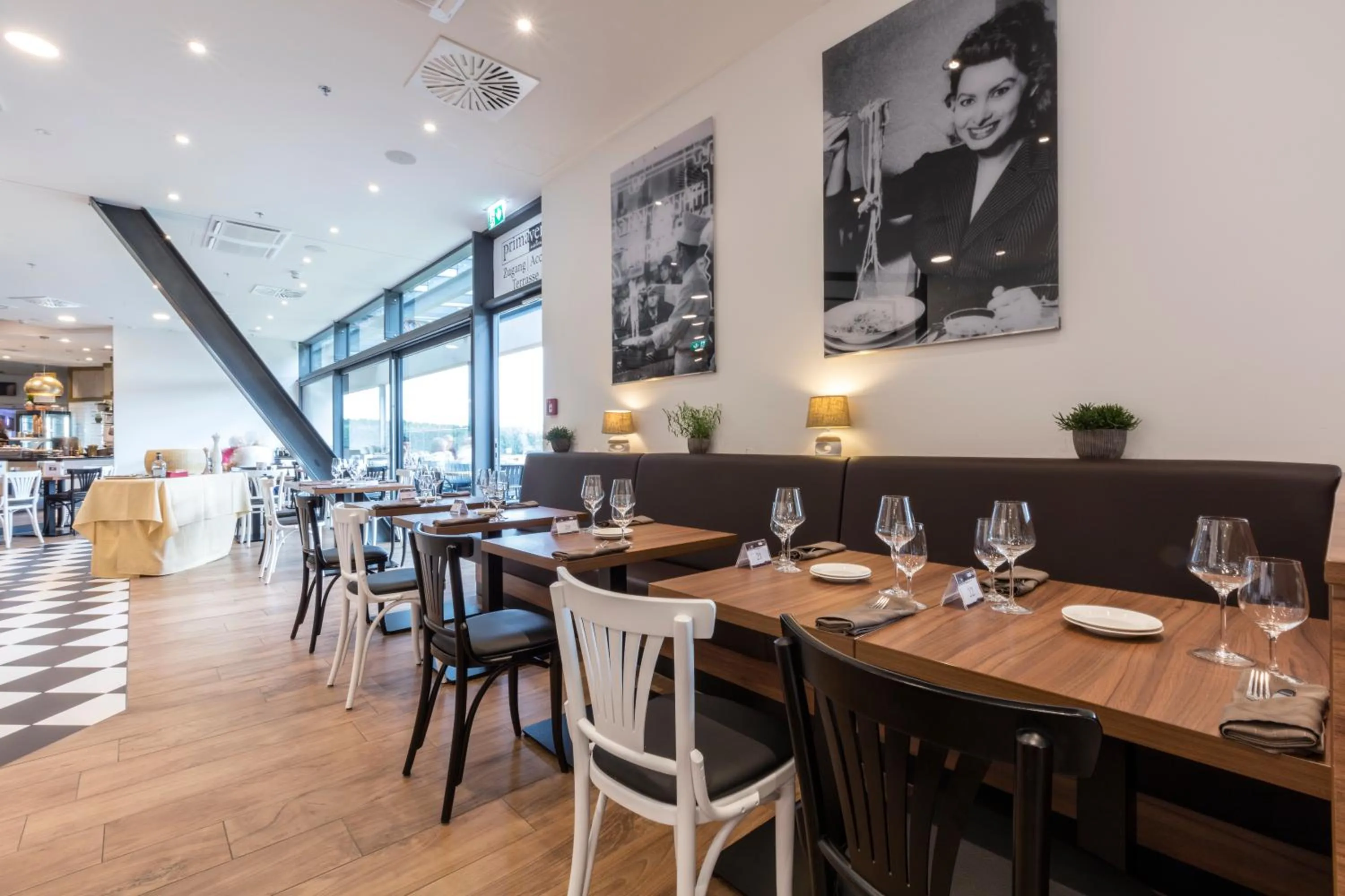 Restaurant/places to eat in Hotel Wemperhardt
