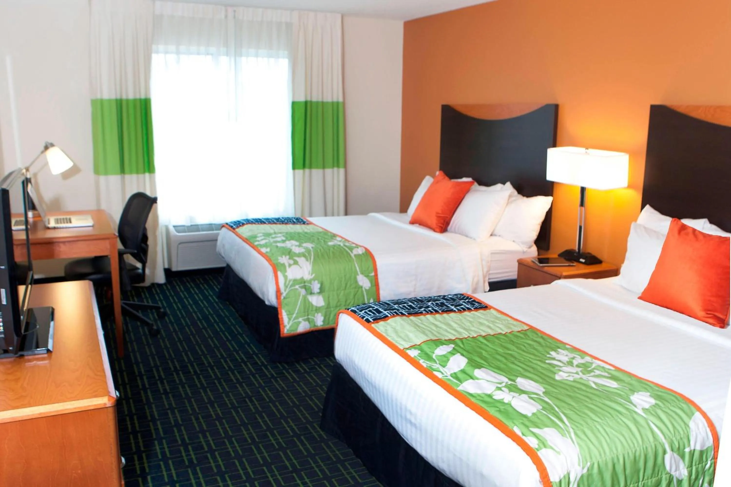 Photo of the whole room, Bed in Fairfield Inn & Suites by Marriott Memphis East Galleria