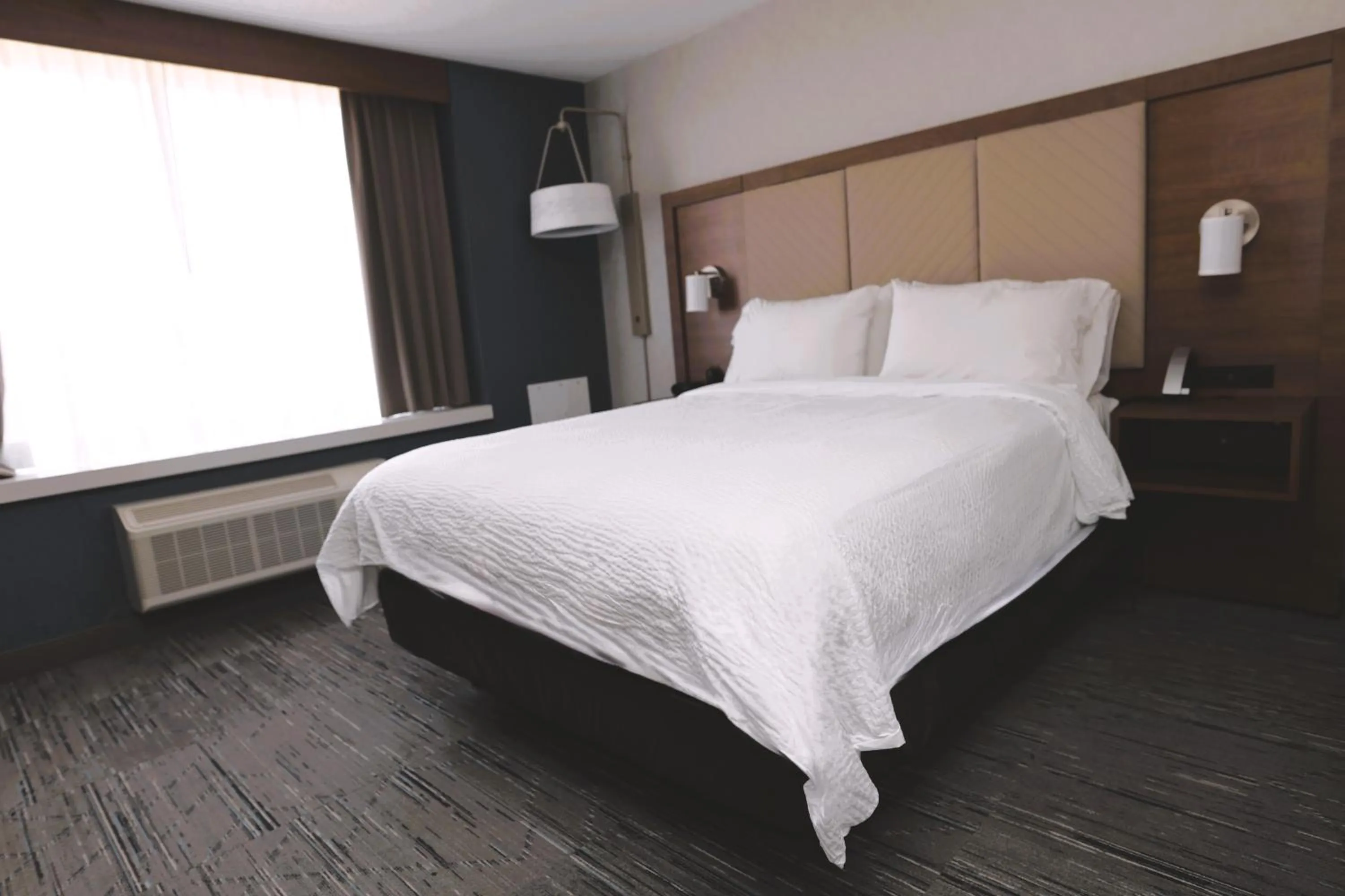 Bedroom, Bed in Holiday Inn Express Detroit-Birmingham by IHG