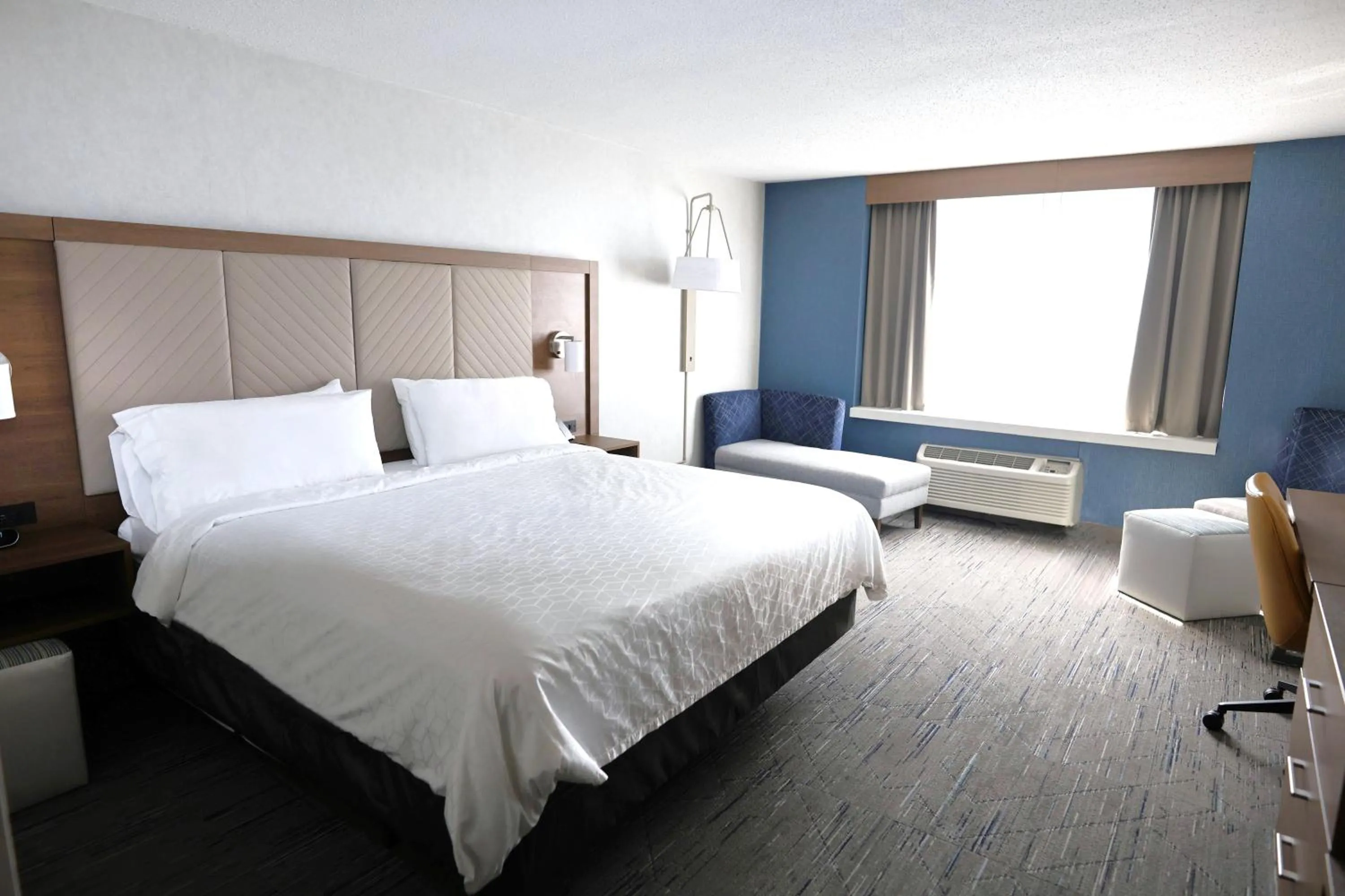 Bedroom, Bed in Holiday Inn Express Detroit-Birmingham by IHG