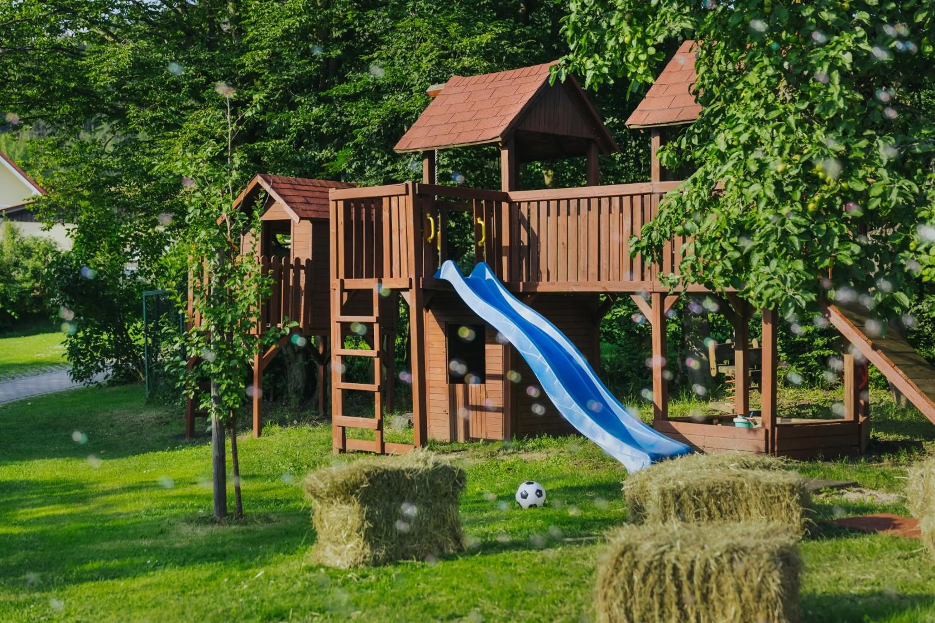 Children play ground in Hollerhöfe - Zu Gast im Dorf