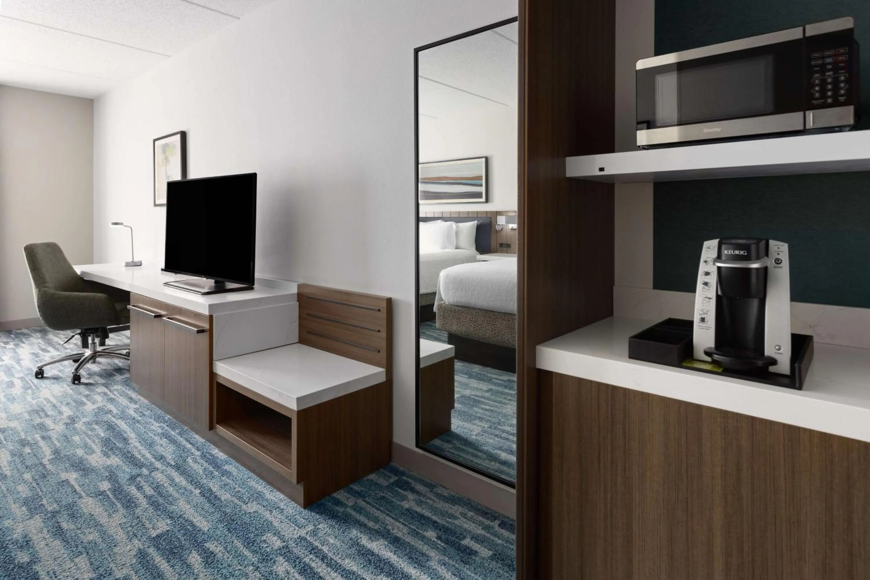 Photo of the whole room, Bed in Hilton Garden Inn Winston-Salem/Hanes Mall