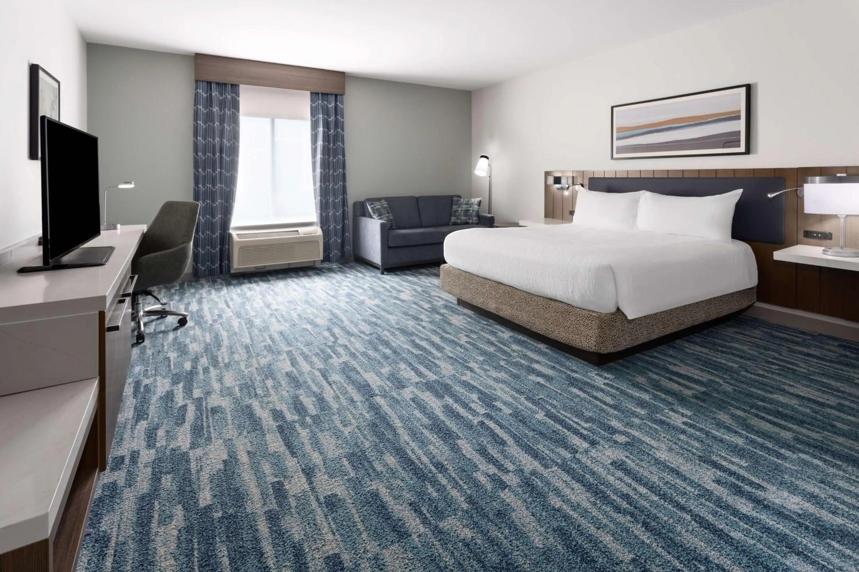 Photo of the whole room, Bed in Hilton Garden Inn Winston-Salem/Hanes Mall