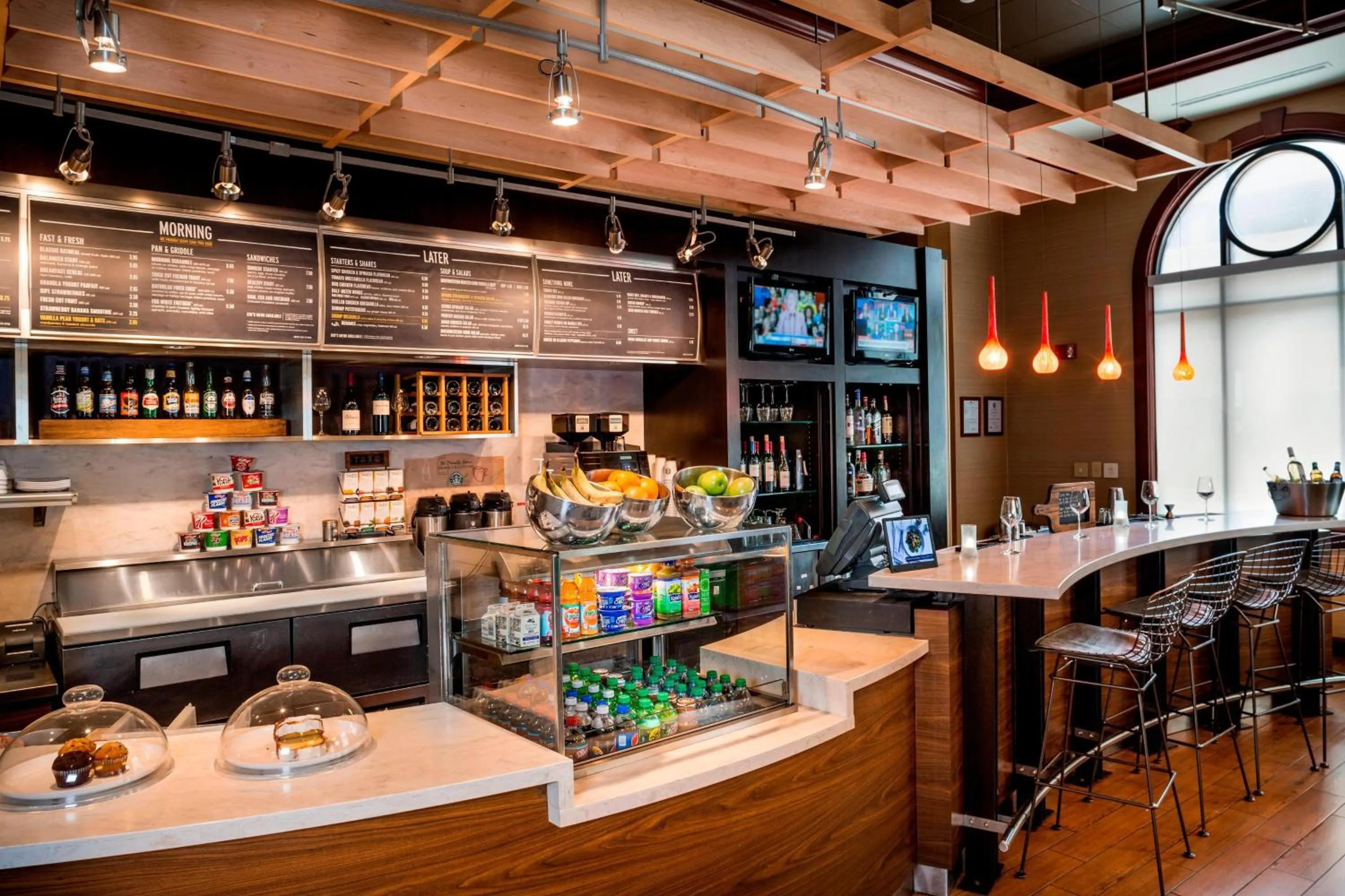 Restaurant/places to eat in Courtyard by Marriott Norfolk Downtown