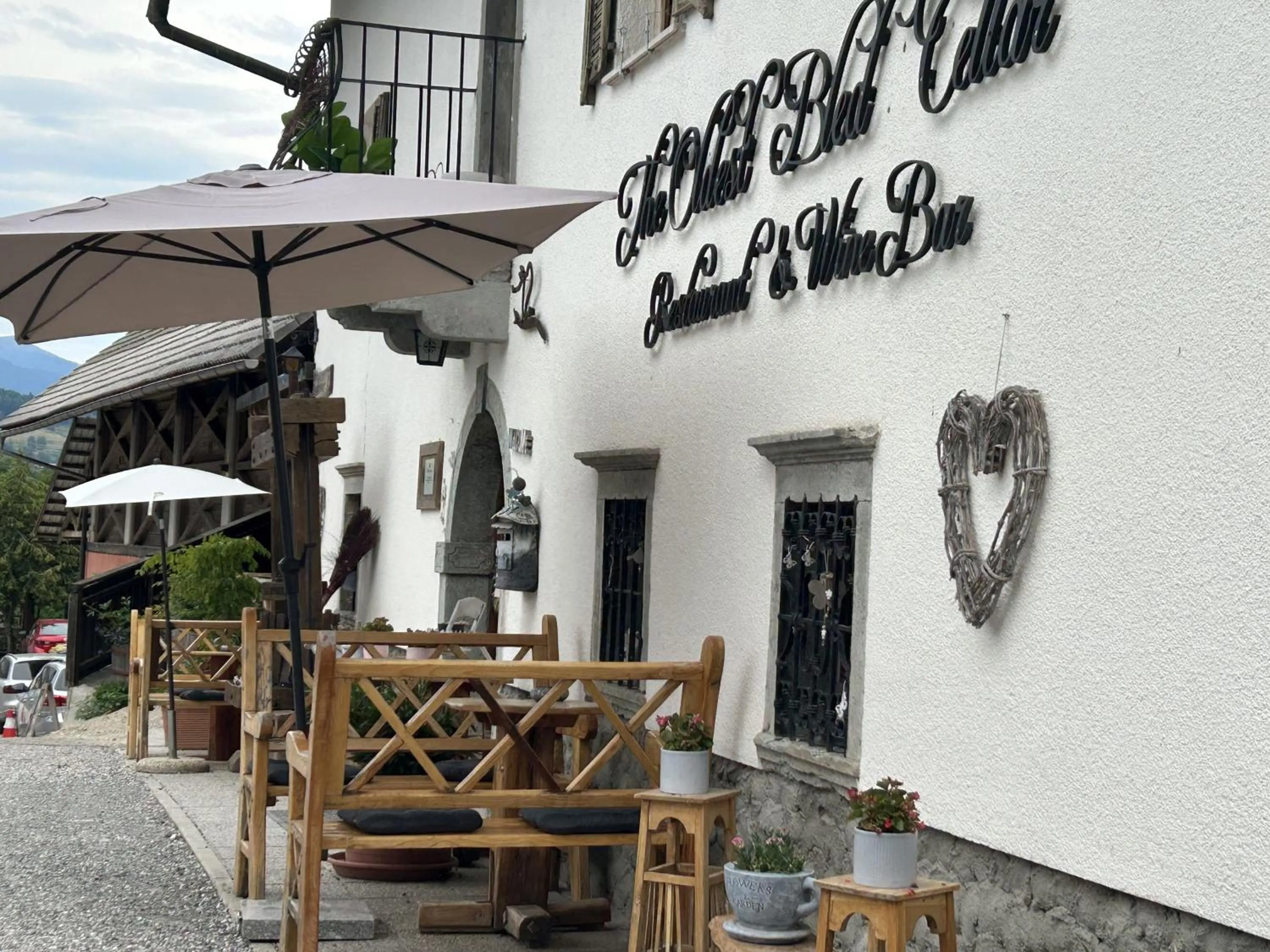 Restaurant/places to eat in Old Bled House