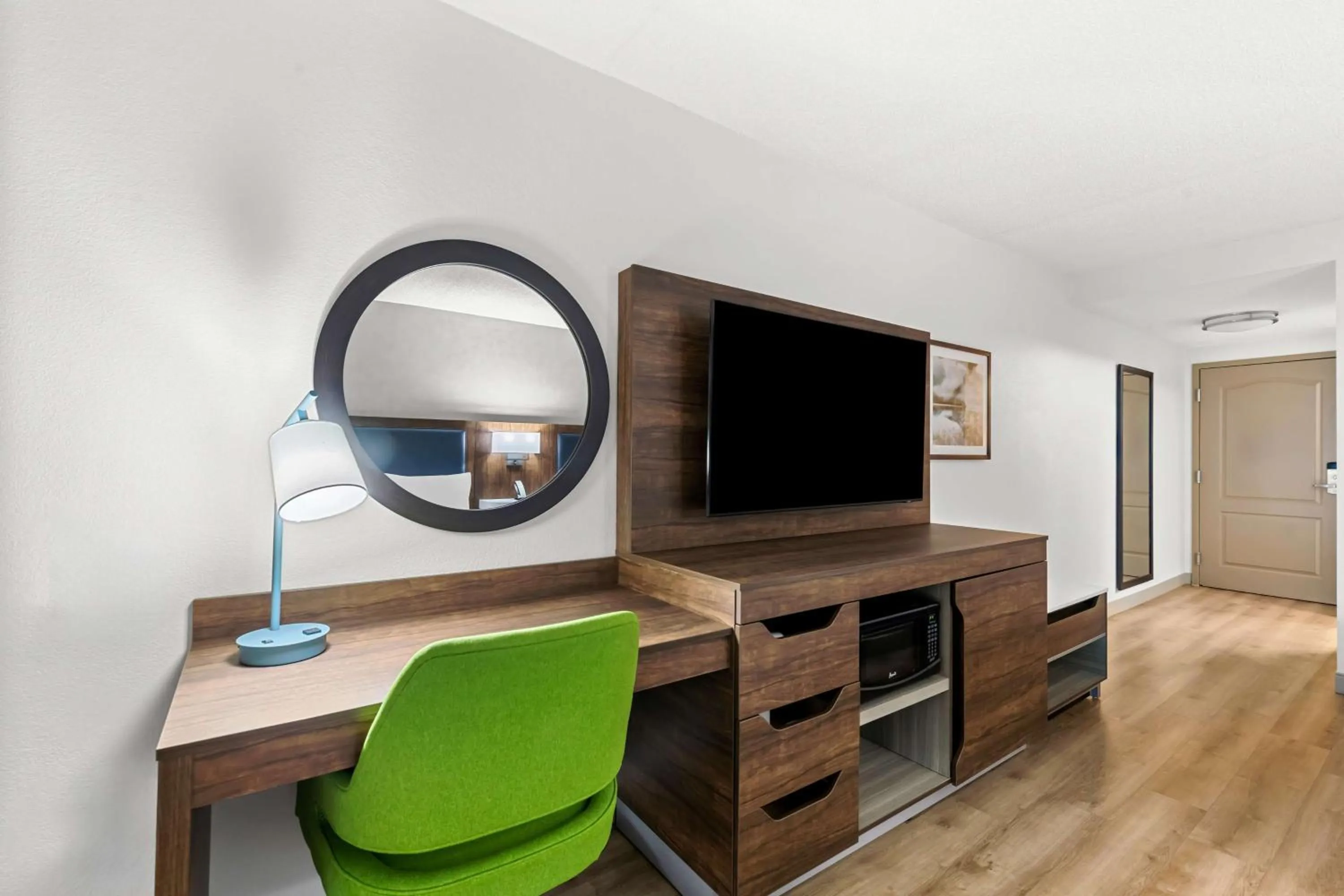 Bedroom in Hampton Inn Chattanooga-North