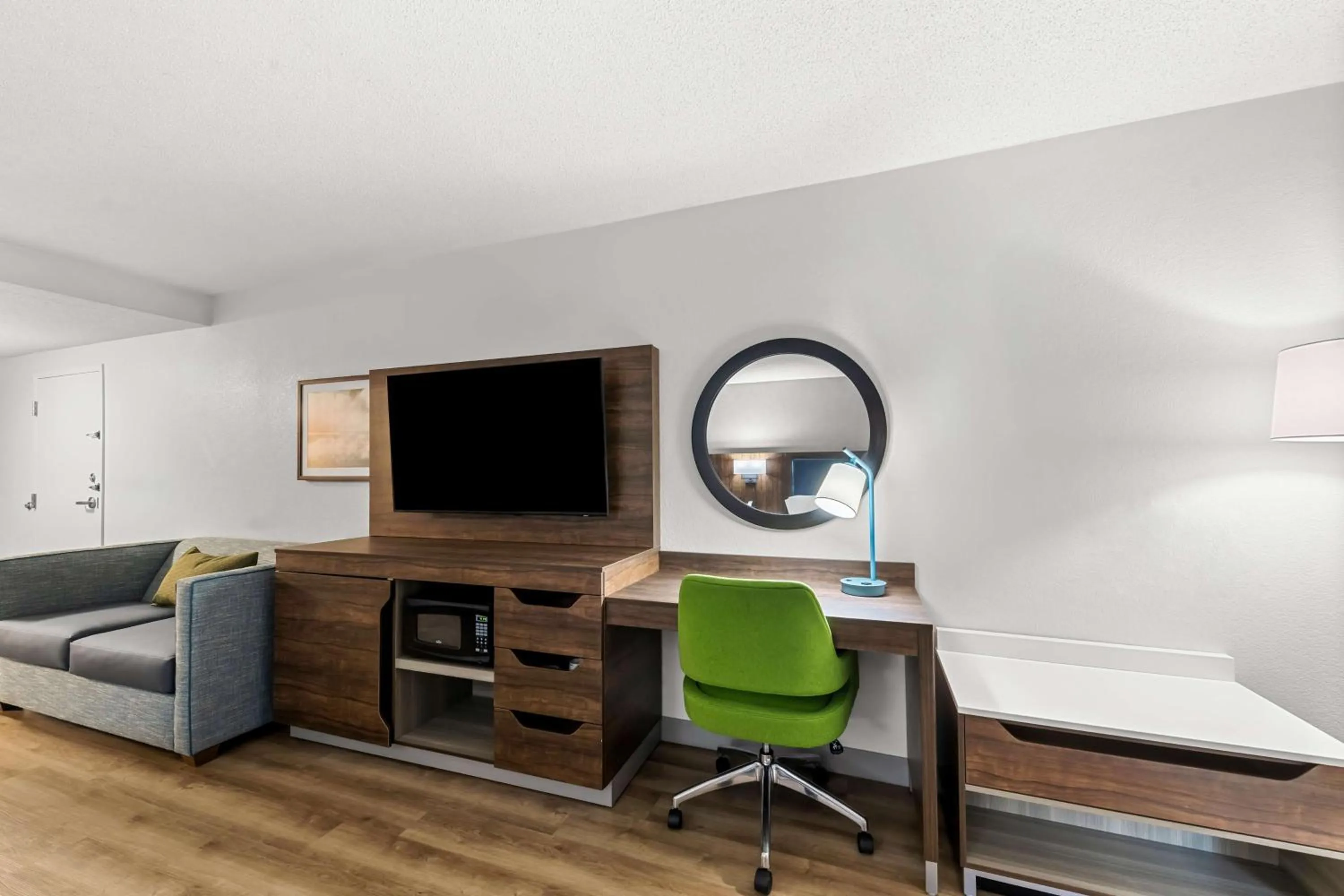 Living room in Hampton Inn Chattanooga-North