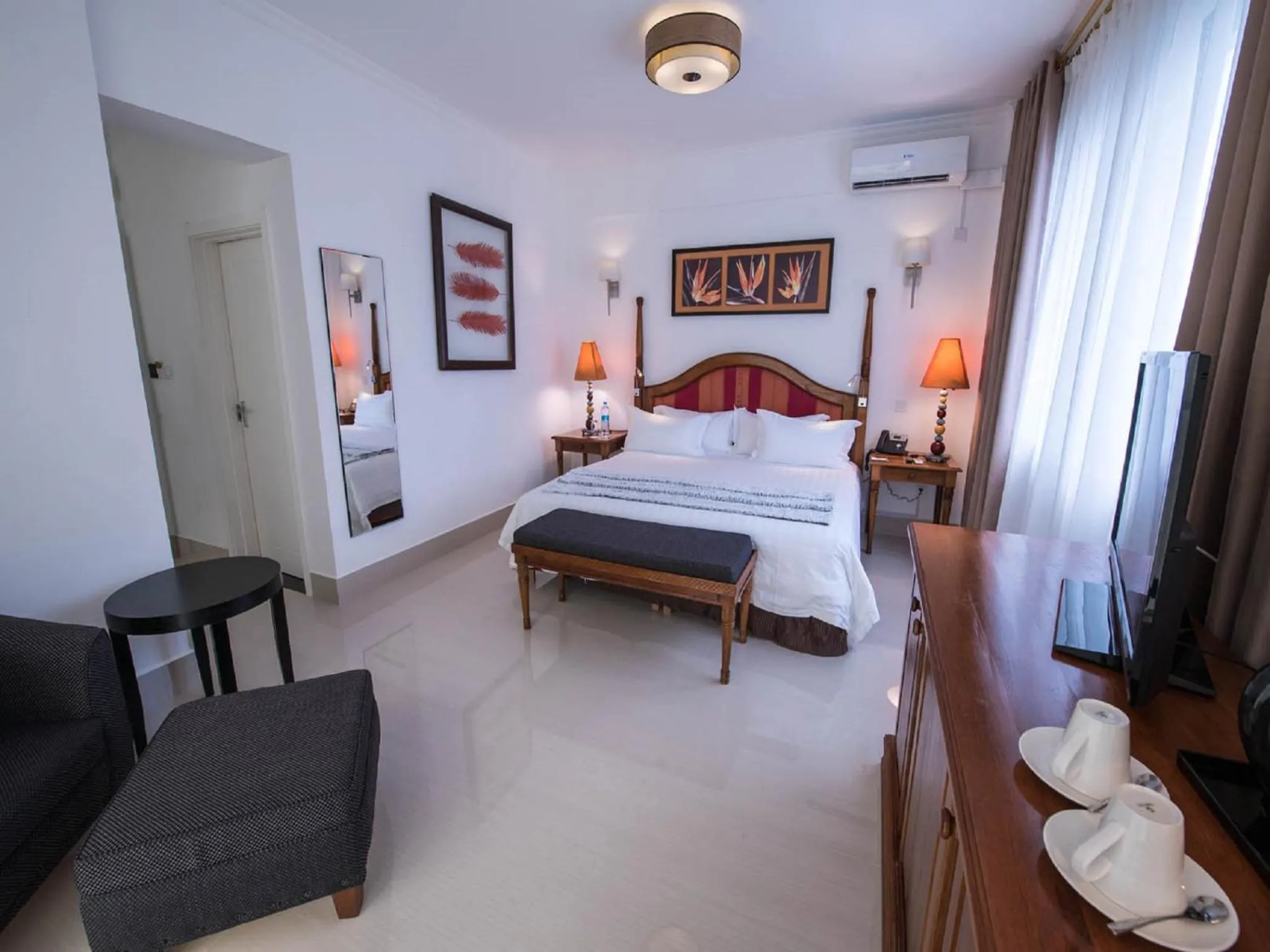 Bedroom, Bed in Palms Hotel