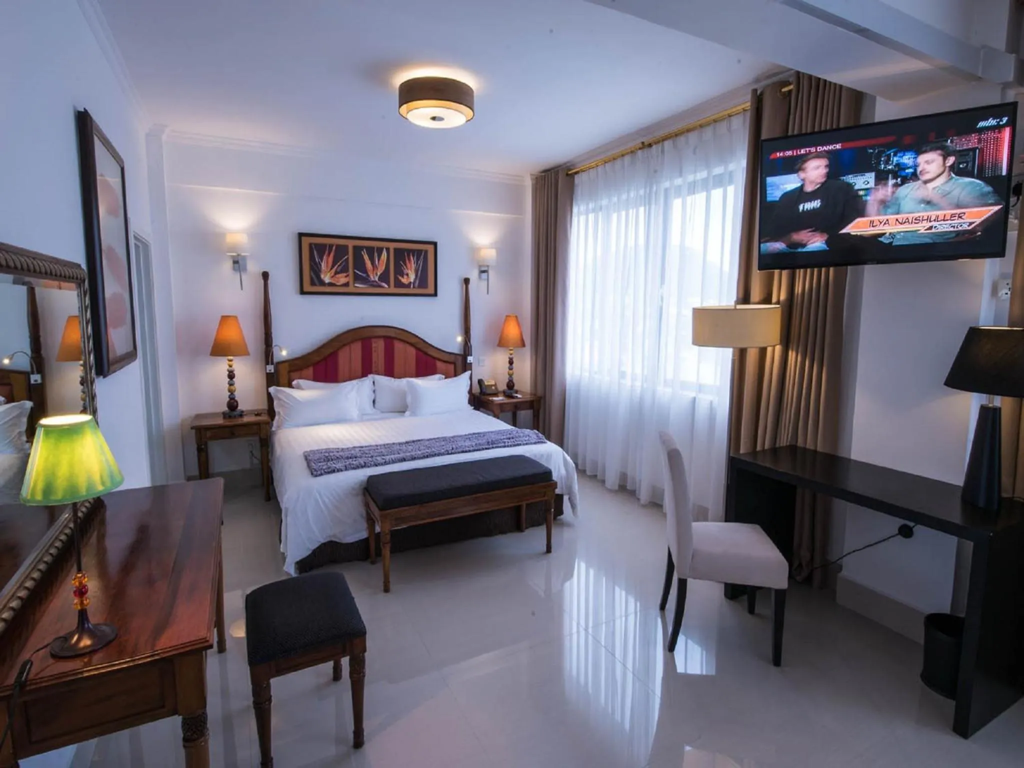 Bedroom, Bed in Palms Hotel