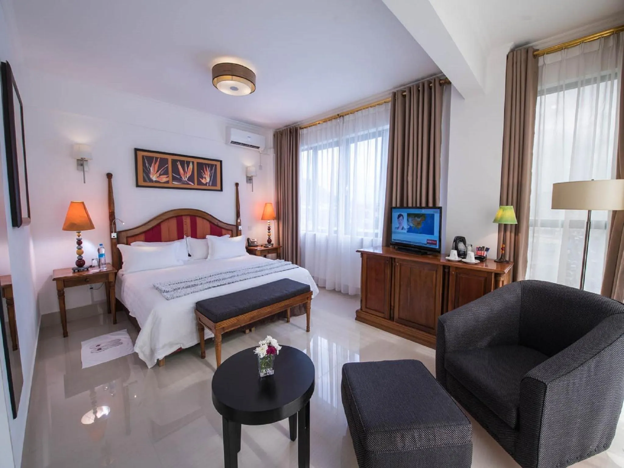 Bedroom, Bed in Palms Hotel