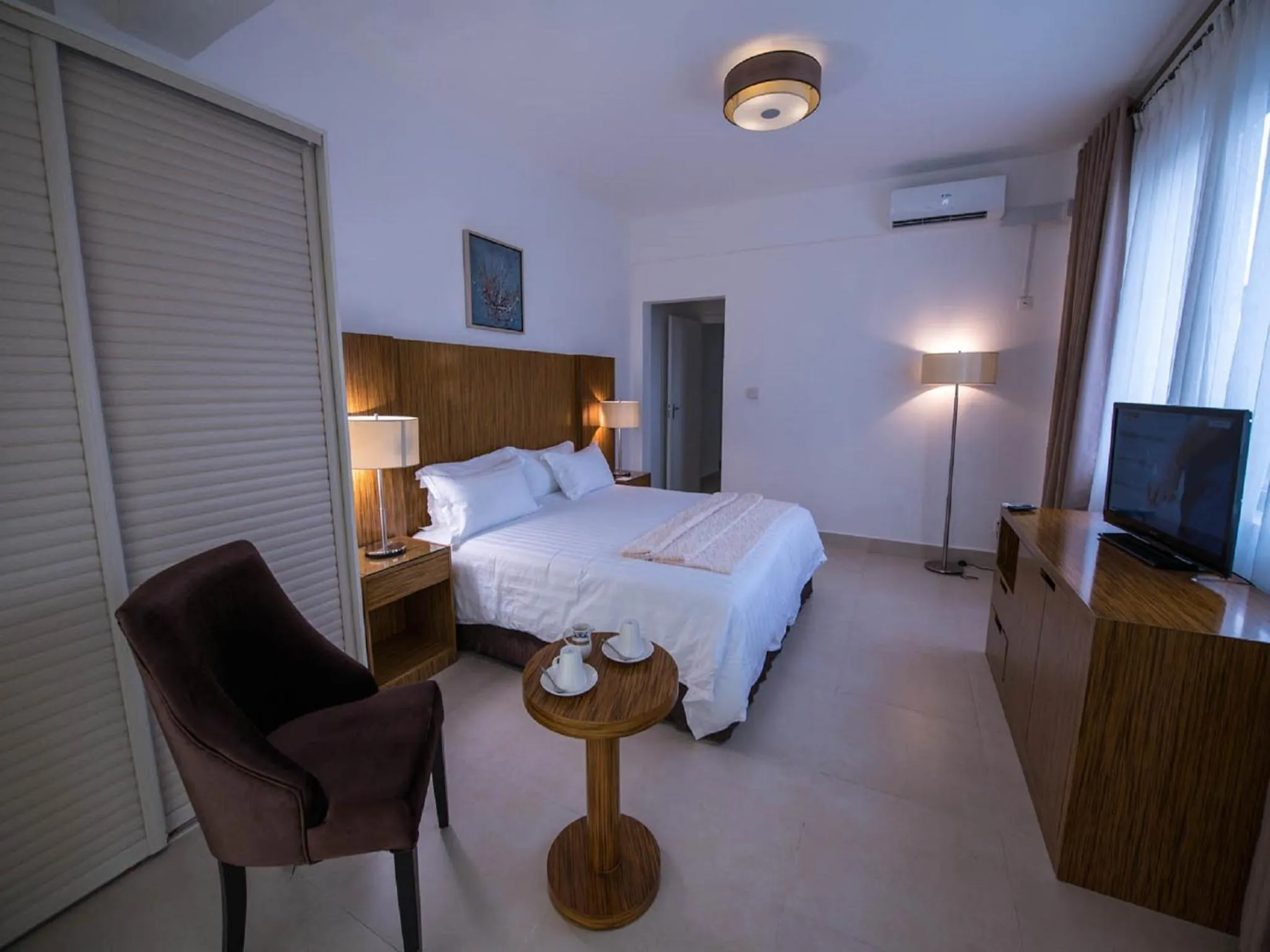 Bedroom, Bed in Palms Hotel