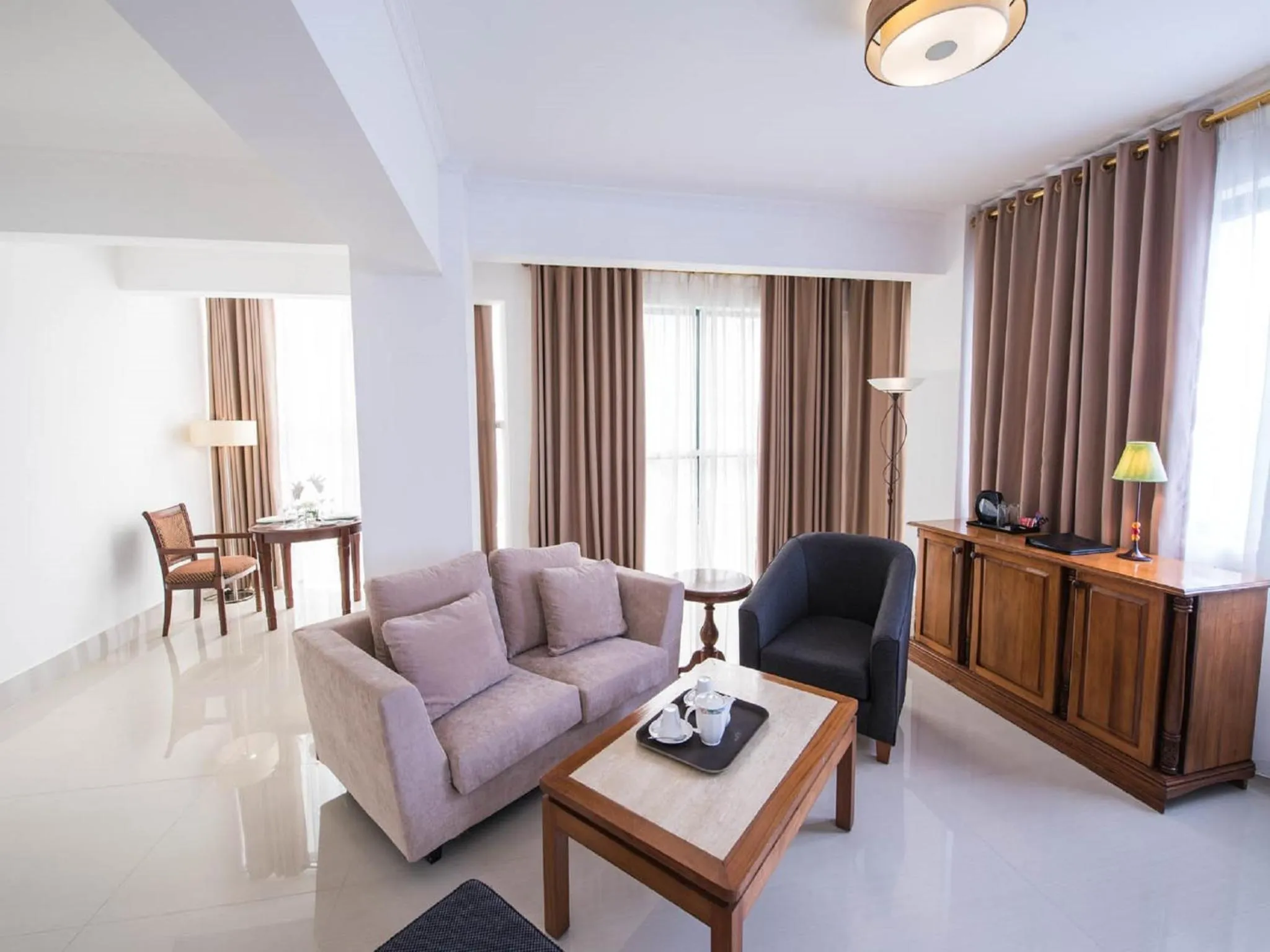 Seating area in Palms Hotel