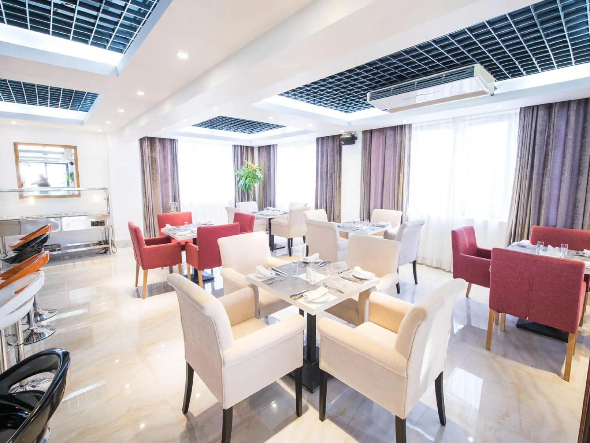 Restaurant/places to eat in Palms Hotel