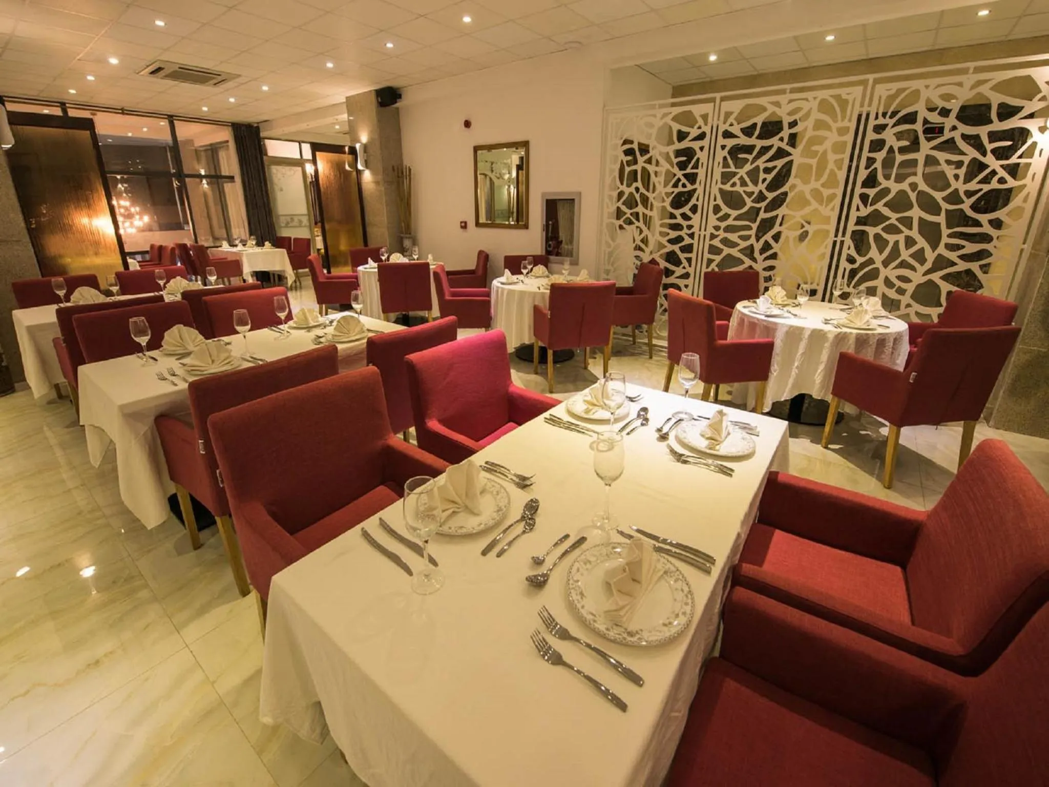 Restaurant/places to eat in Palms Hotel