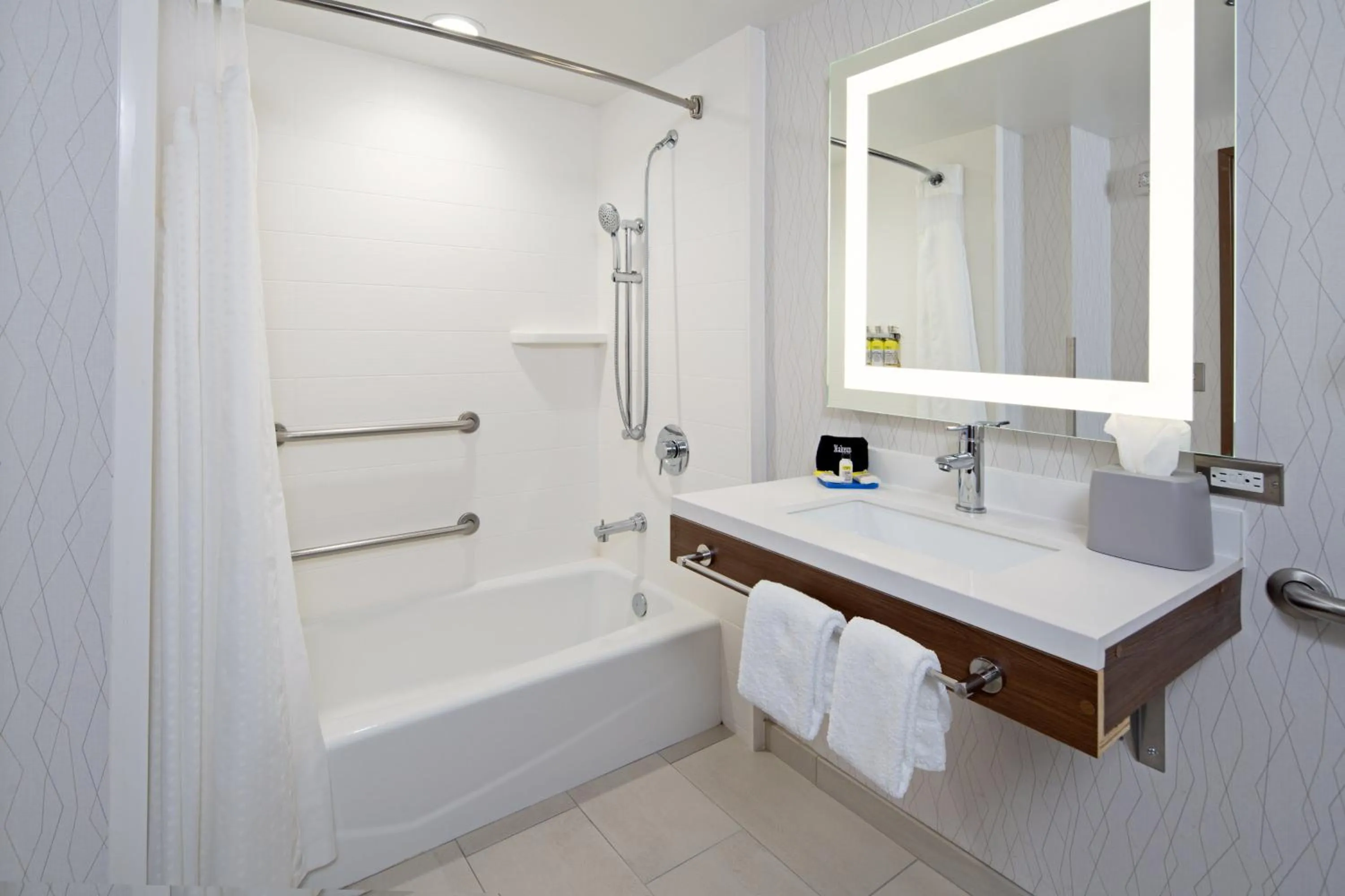 Bathroom in Holiday Inn Express Hotel & Suites Atascadero by IHG