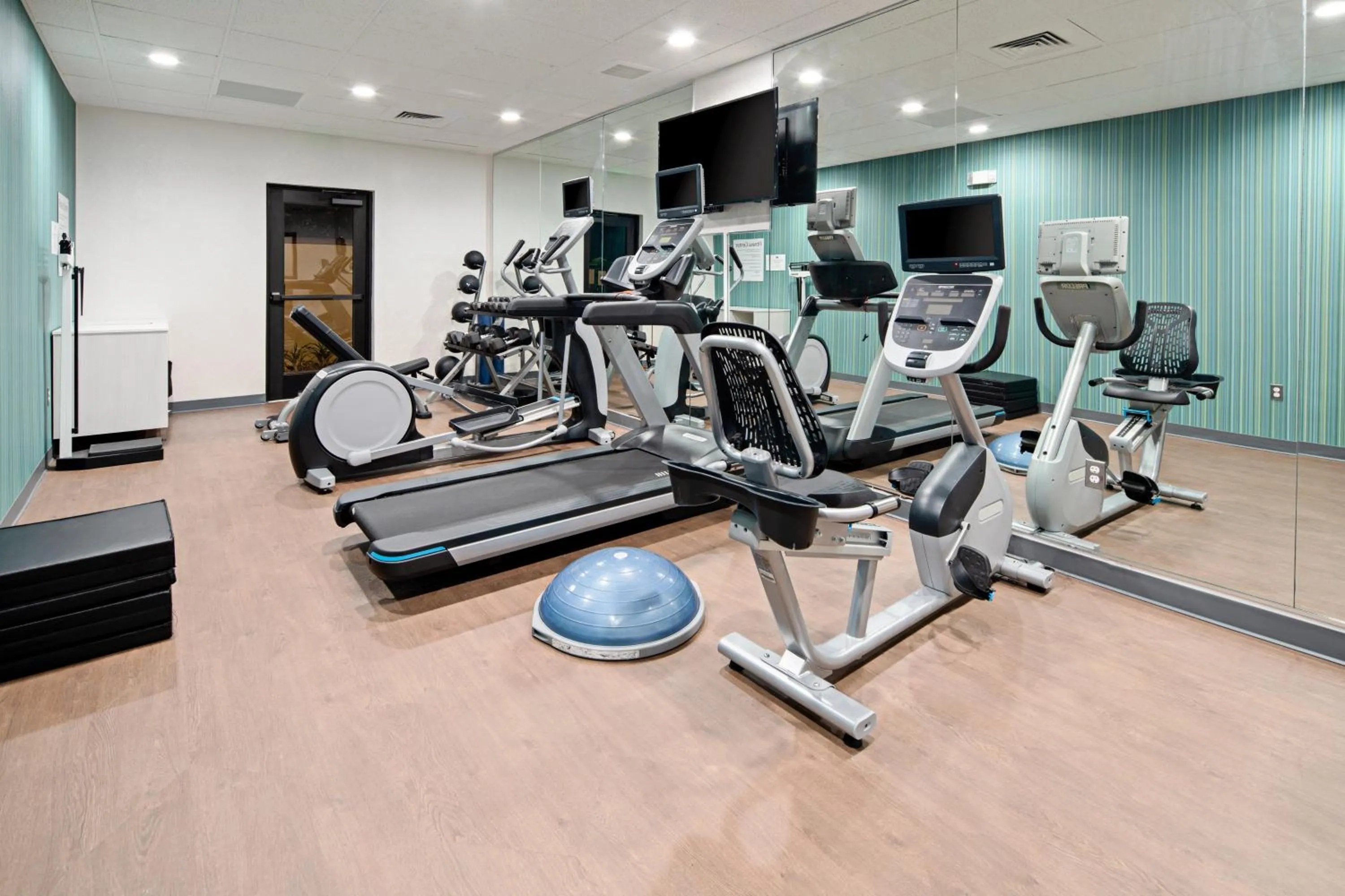 Fitness centre/facilities in Holiday Inn Express Hotel & Suites Atascadero by IHG