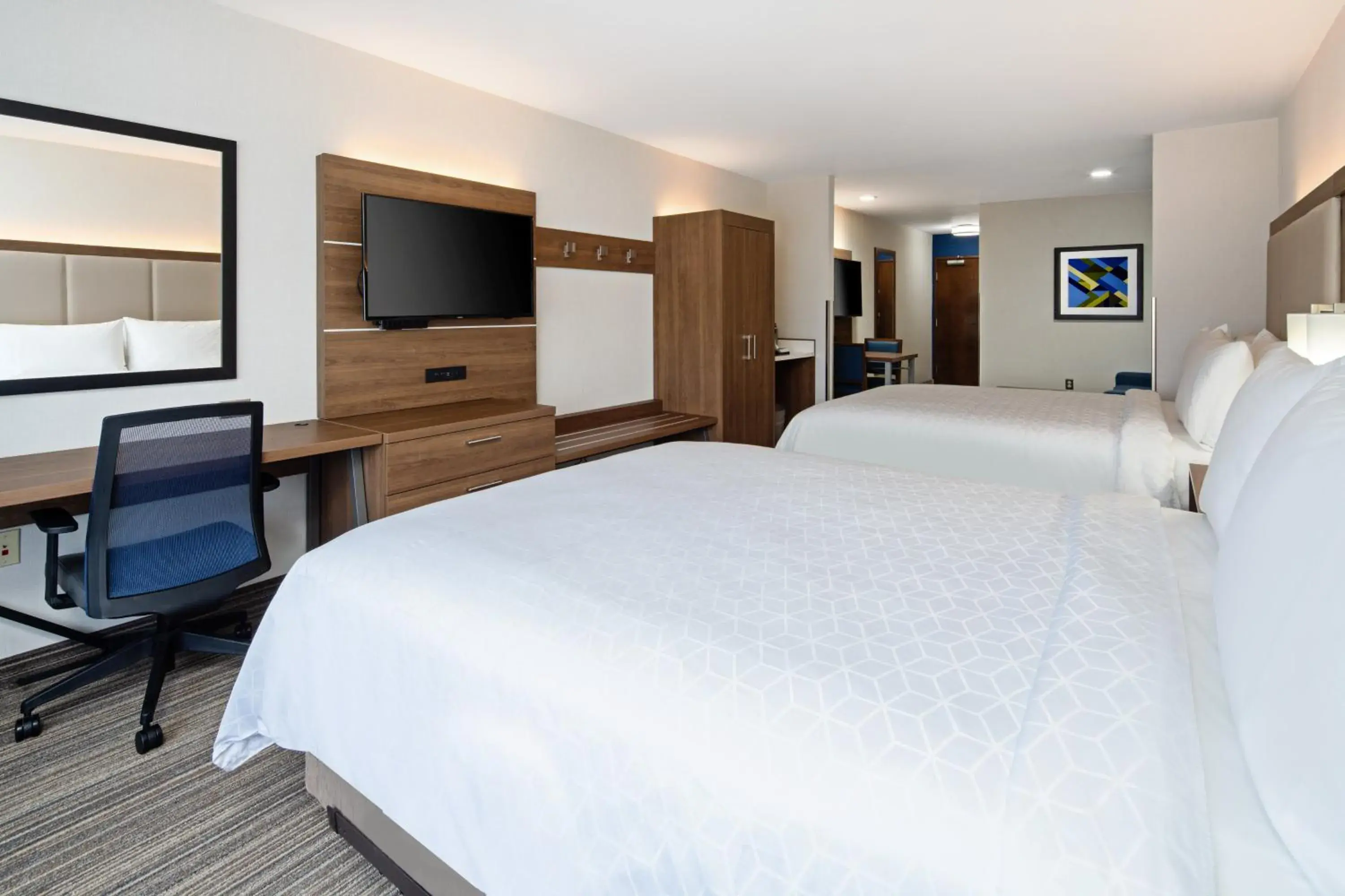 Standard Queen Room with Two Queen Beds and Mobility Accessible Tub in Holiday Inn Express Hotel & Suites Atascadero by IHG Standard Queen Room with Two Queen Beds and Mobility Accessible Tub in Holiday Inn Express Hotel & Suites Atascadero by IHG