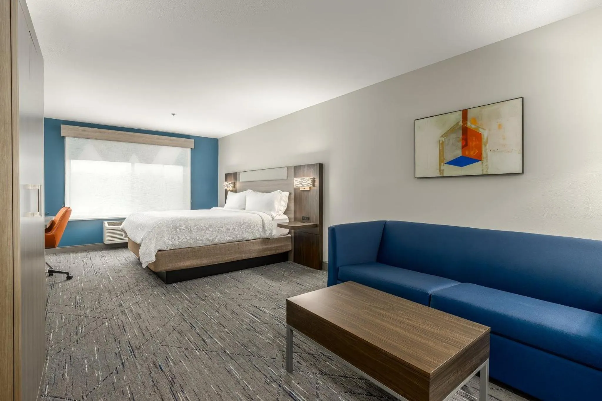 Photo of the whole room, Bed in Holiday Inn Express Hotel & Suites Vancouver Mall-Portland Area by IHG