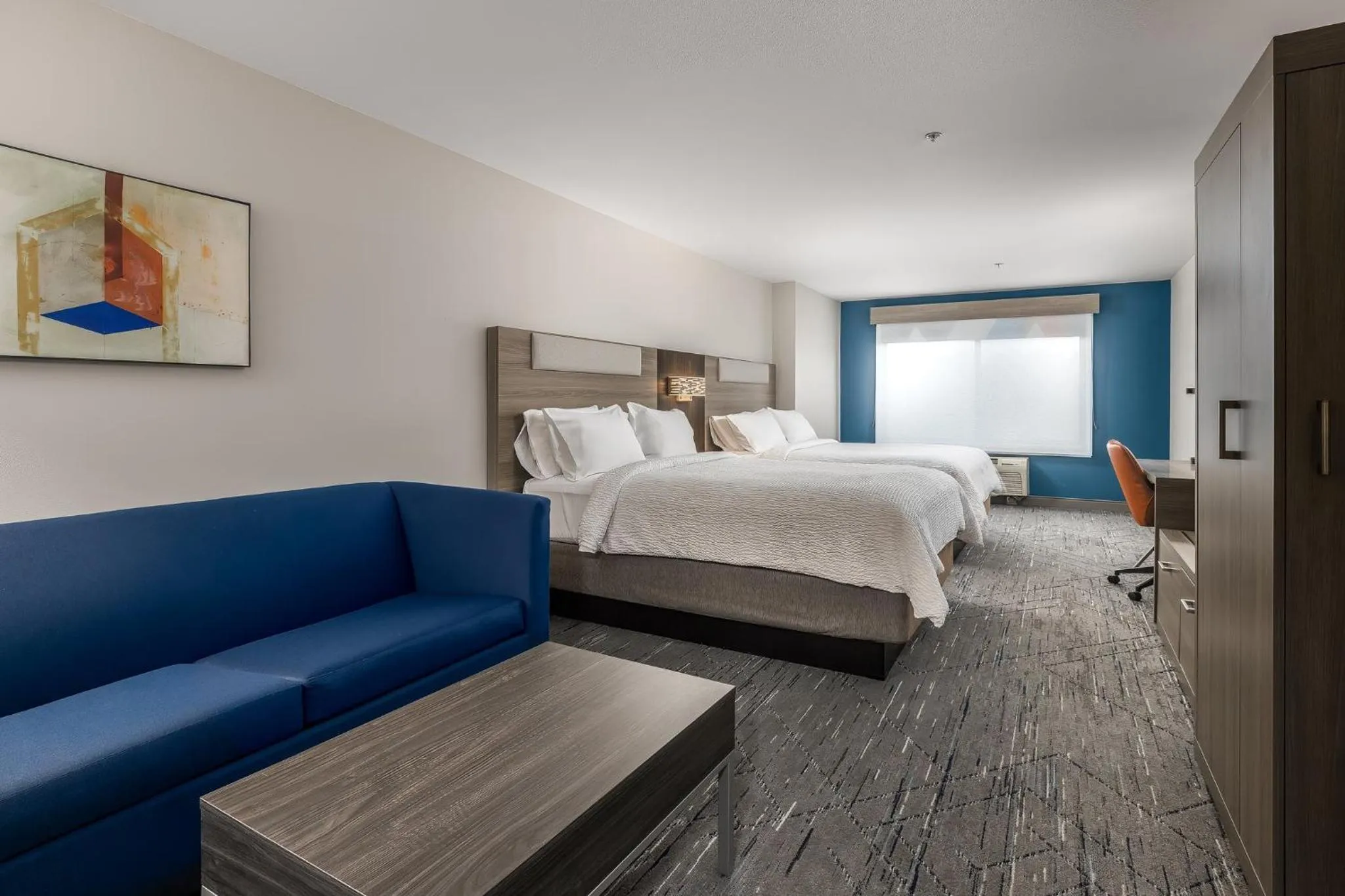 Photo of the whole room, Bed in Holiday Inn Express Hotel & Suites Vancouver Mall-Portland Area by IHG