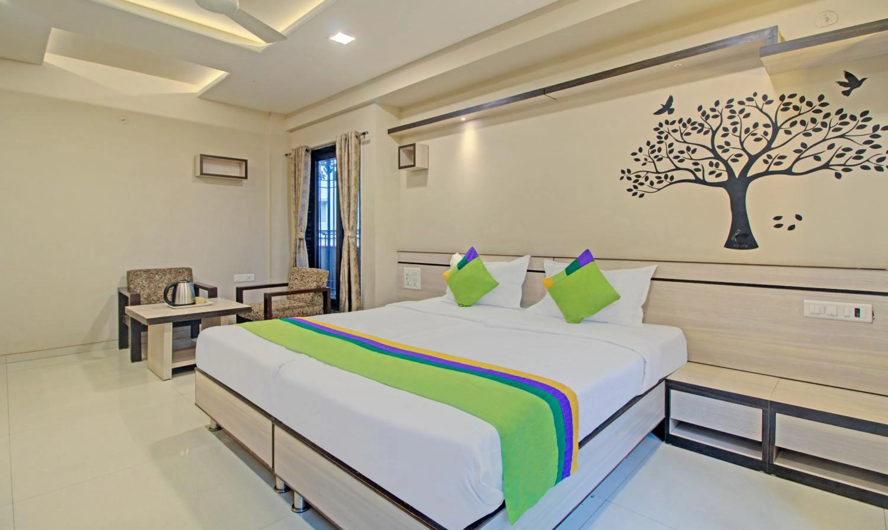 Bedroom, Bed in Treebo Sumati Baner