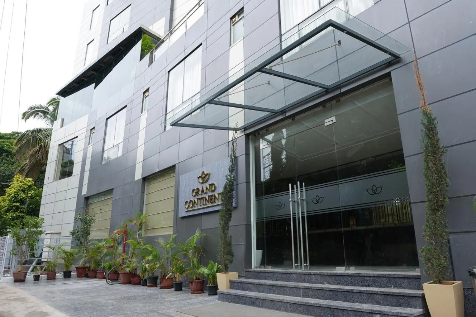 Facade/entrance in Grand Continent - Bangalore International Airport