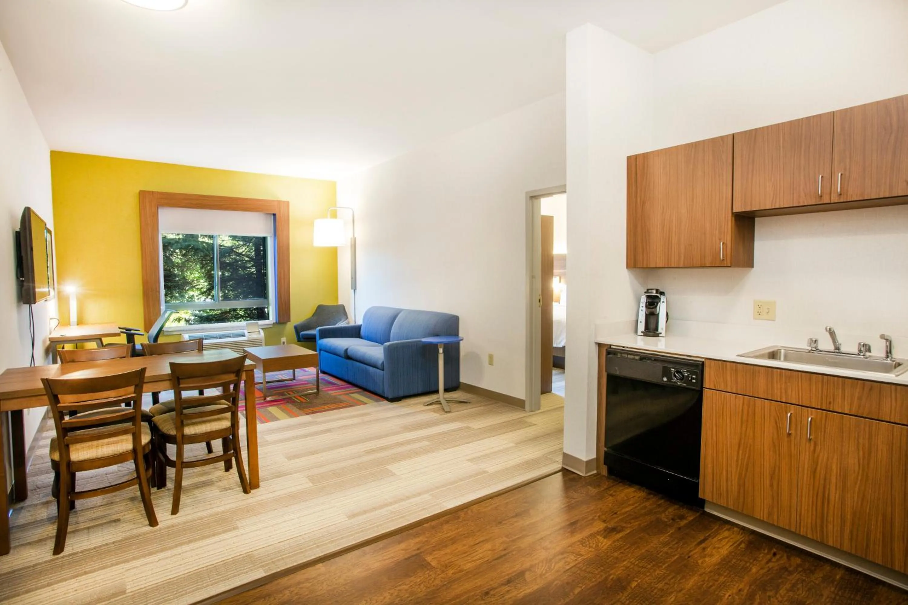 Bedroom in Holiday Inn Express & Suites Bethlehem Arpt-Allentown Area