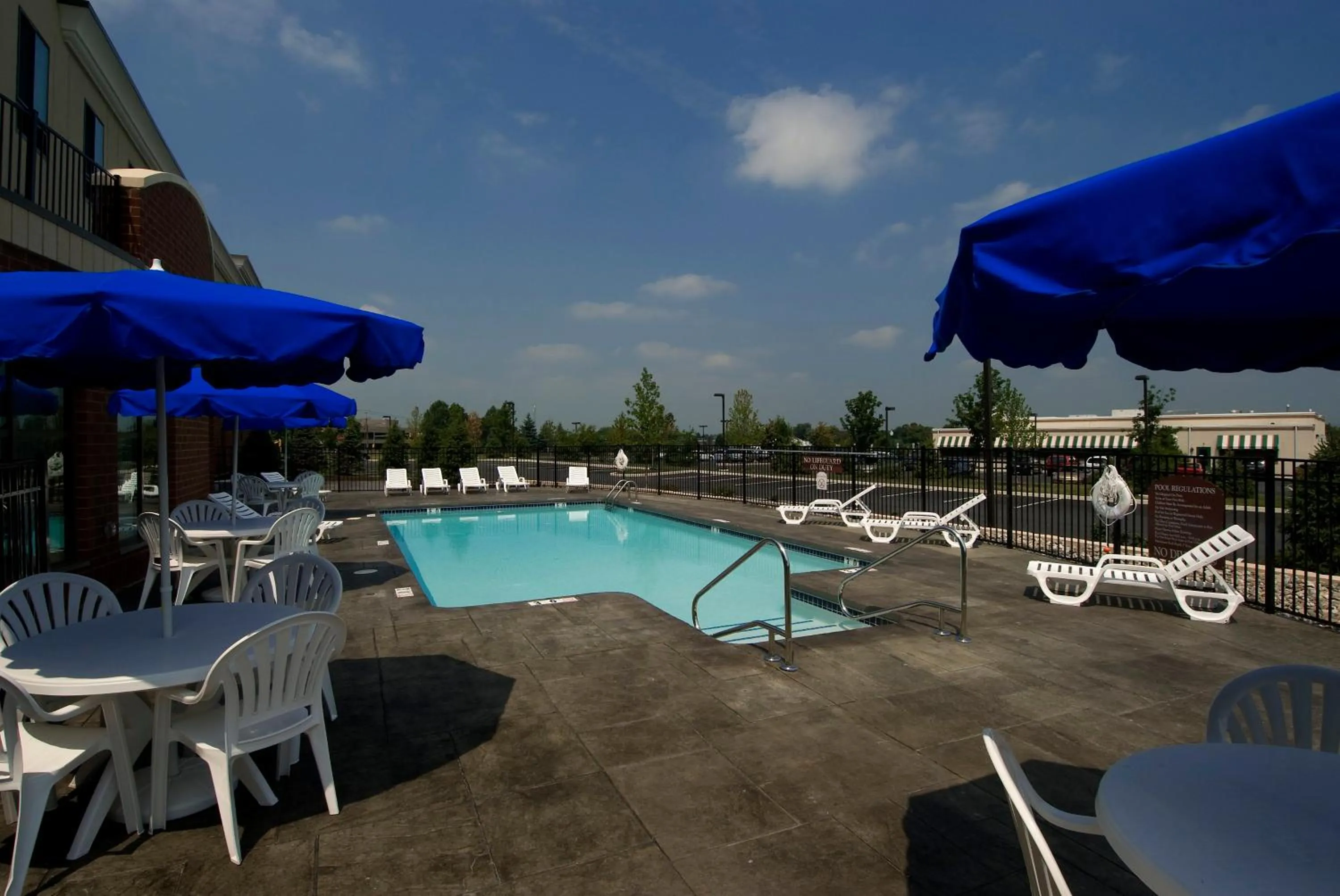 Swimming pool in Holiday Inn Express & Suites Bethlehem Arpt-Allentown Area