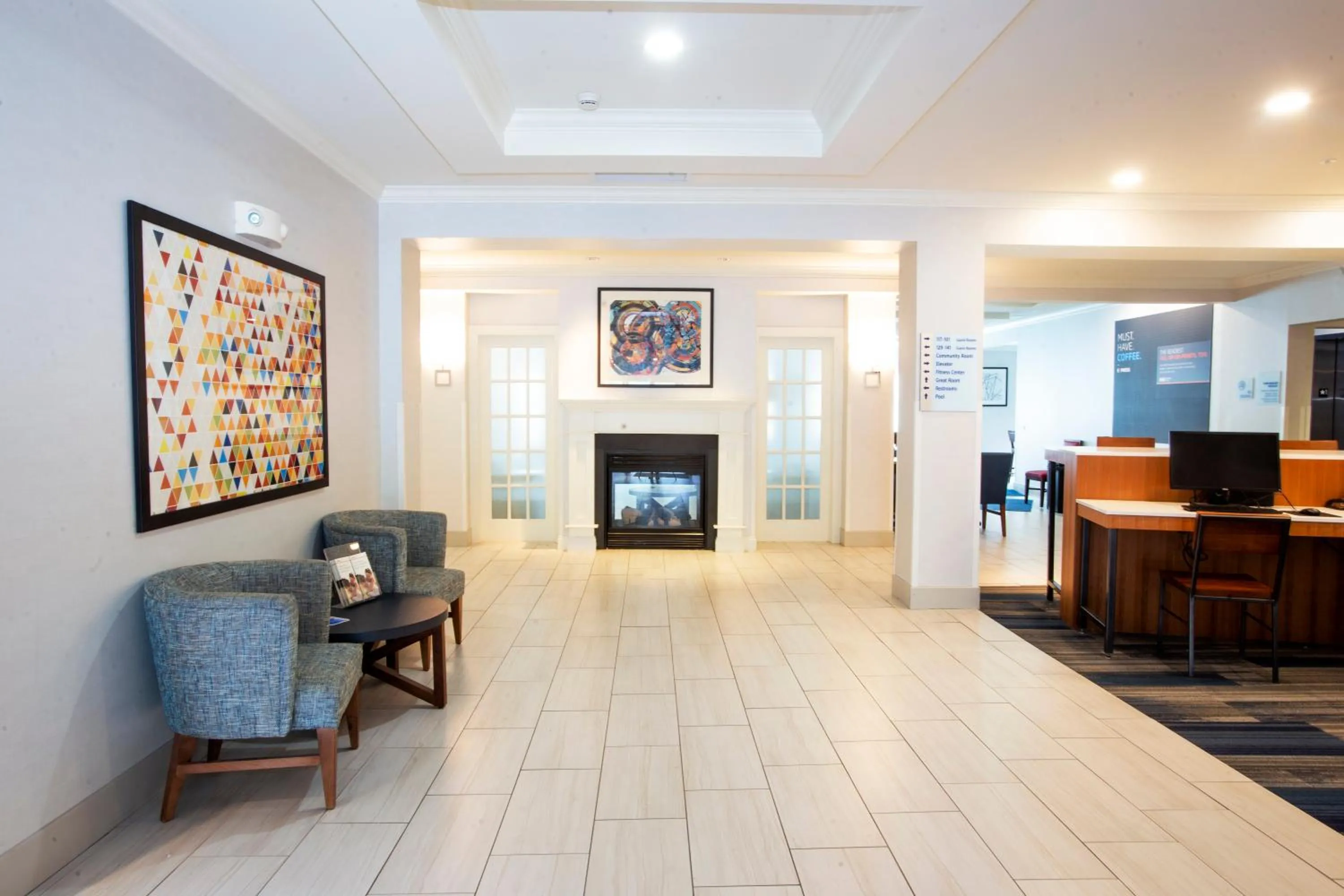 Property building in Holiday Inn Express & Suites Bethlehem Arpt-Allentown Area