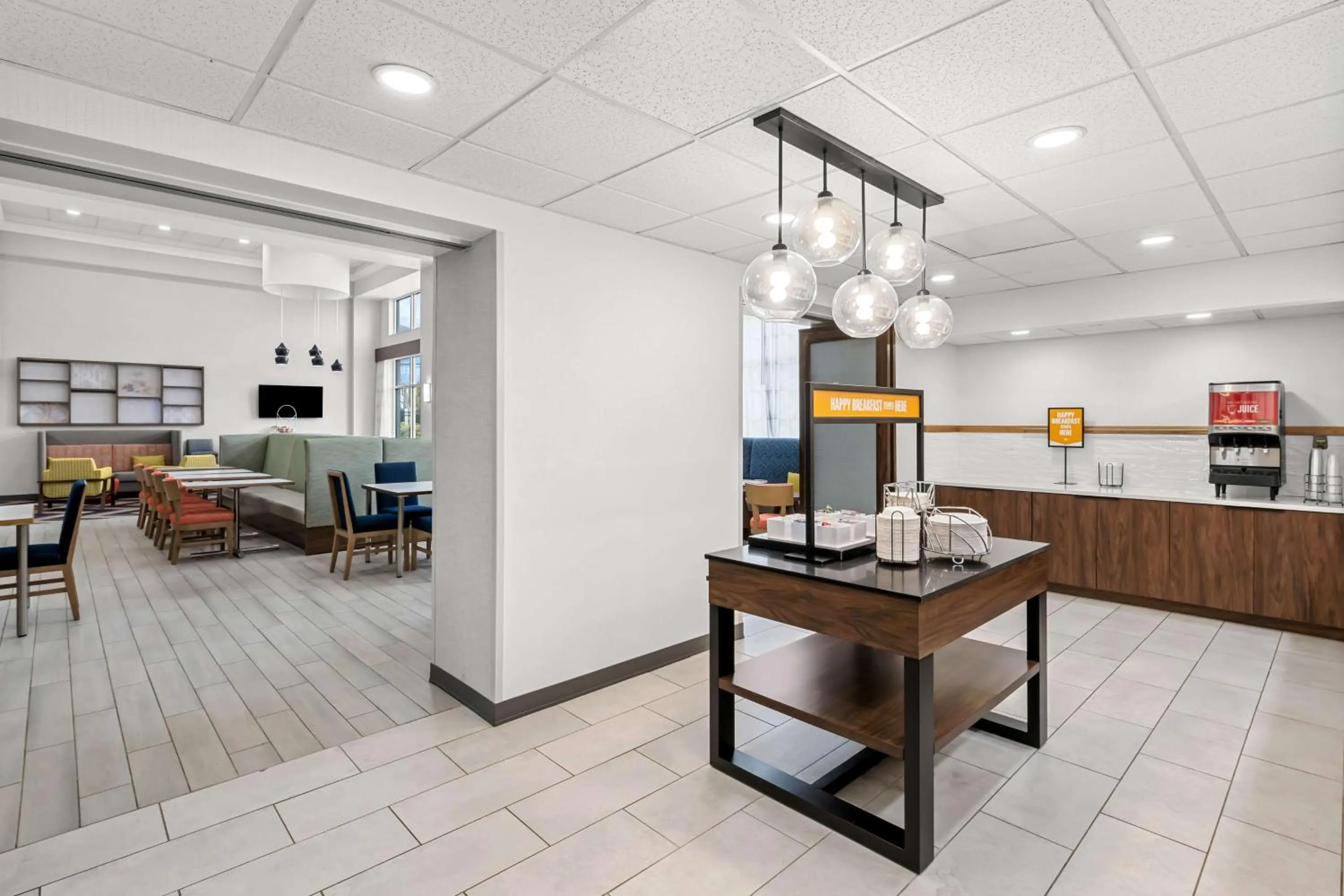 Breakfast in Hampton Inn & Suites Charlotte-Airport