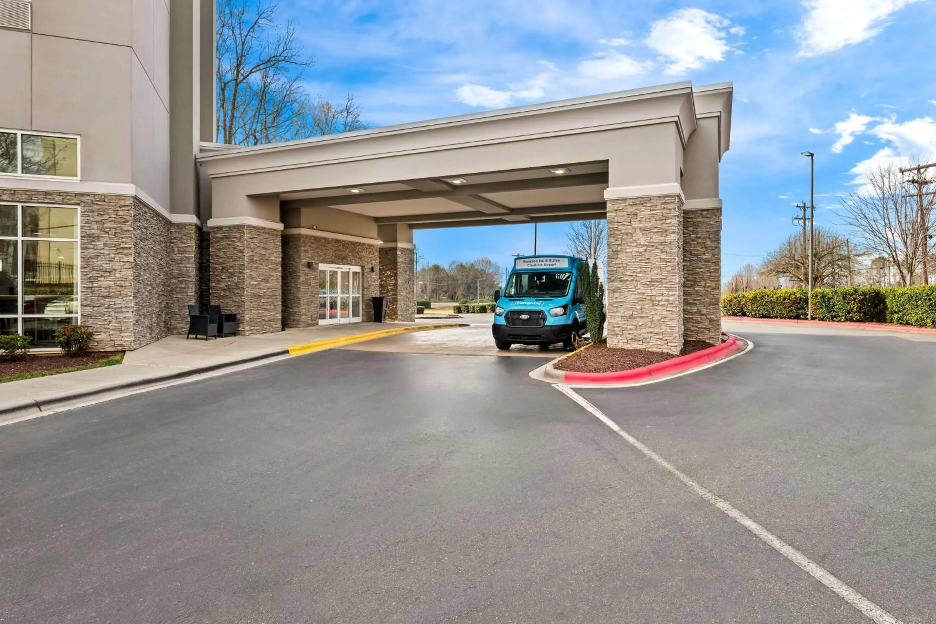 Property building in Hampton Inn & Suites Charlotte-Airport