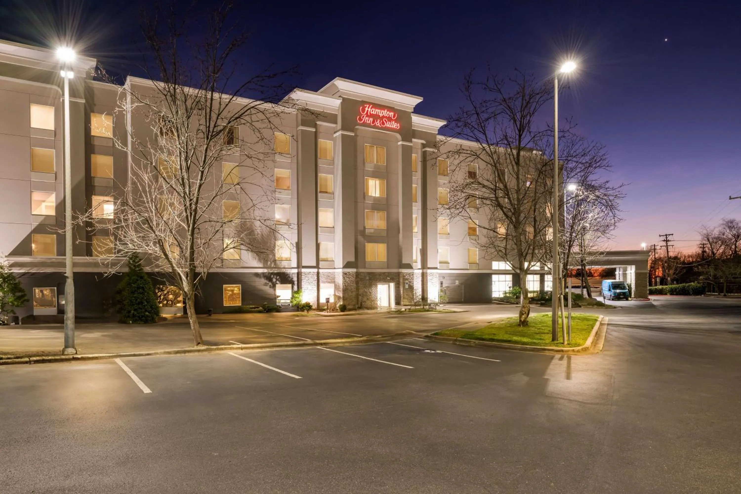 Property building in Hampton Inn & Suites Charlotte-Airport