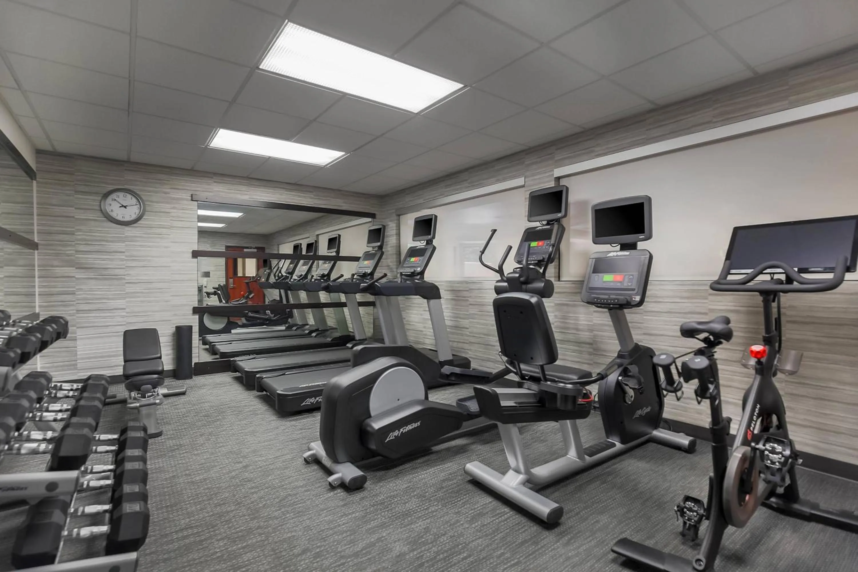 Fitness centre/facilities in Courtyard Tampa Brandon