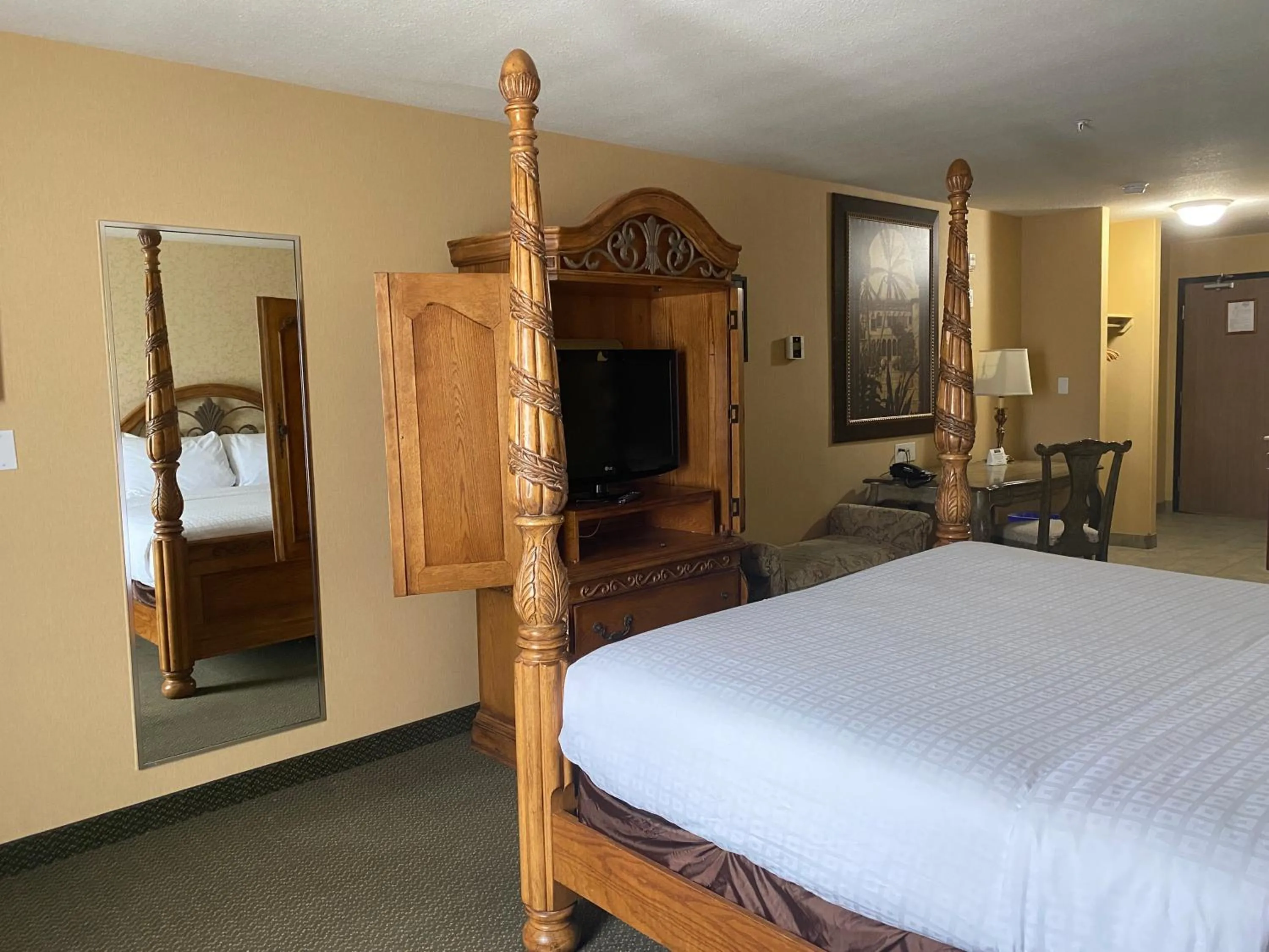 Bedroom, Bed in Merit Hotel & Suites