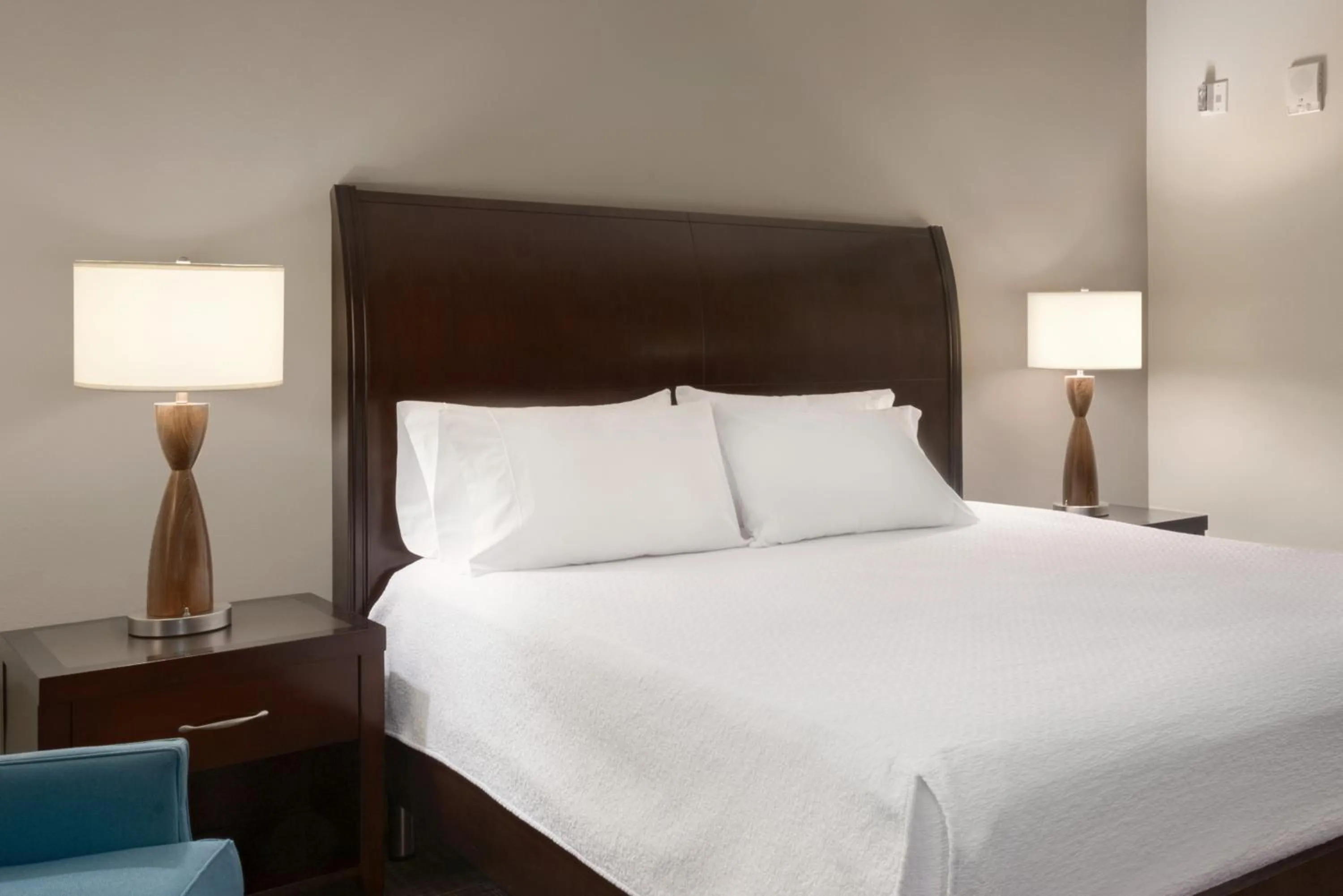 Bedroom, Bed in Hilton Garden Inn Minneapolis Downtown