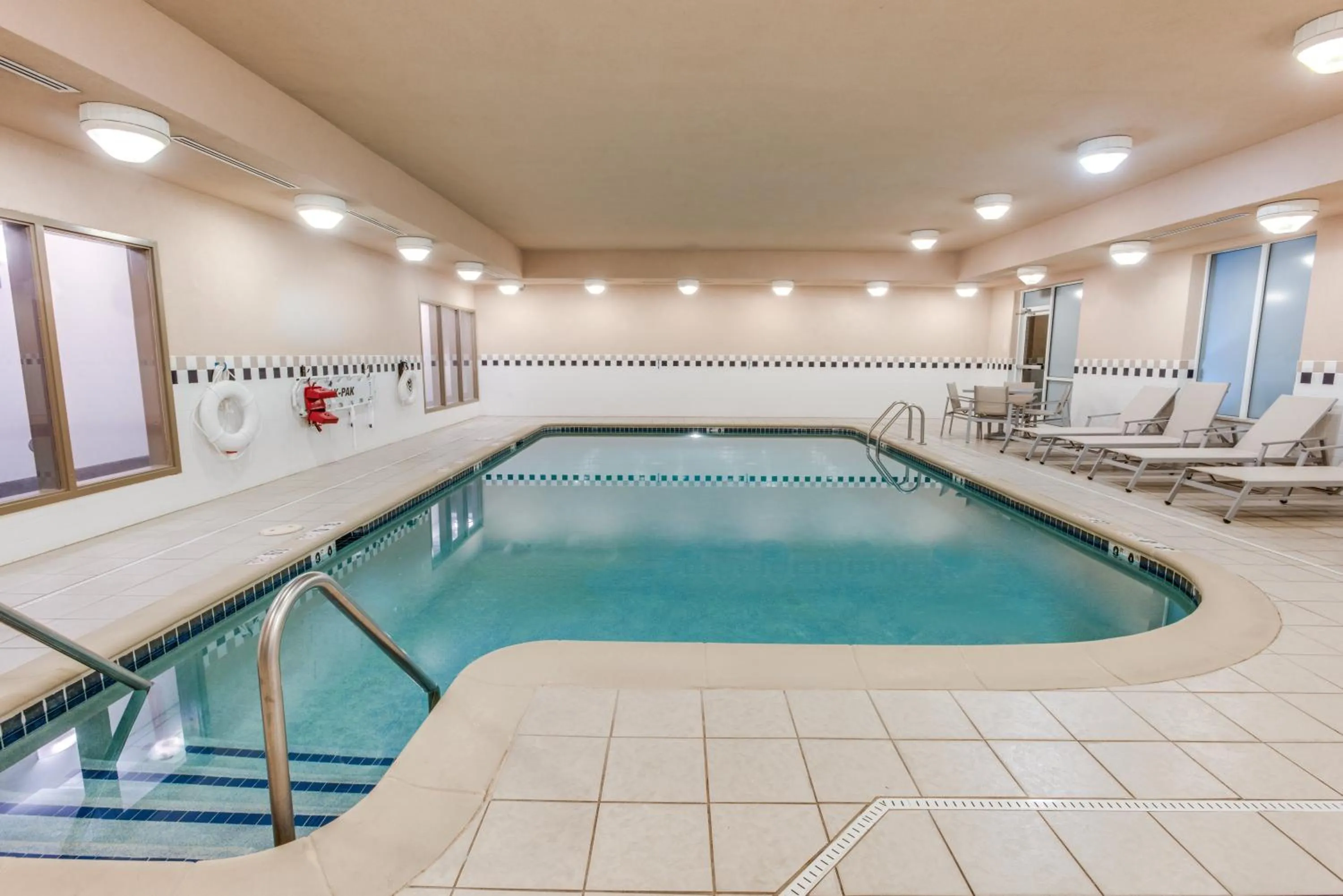 Swimming pool in Holiday Inn Express Hotel & Suites Bethlehem by IHG