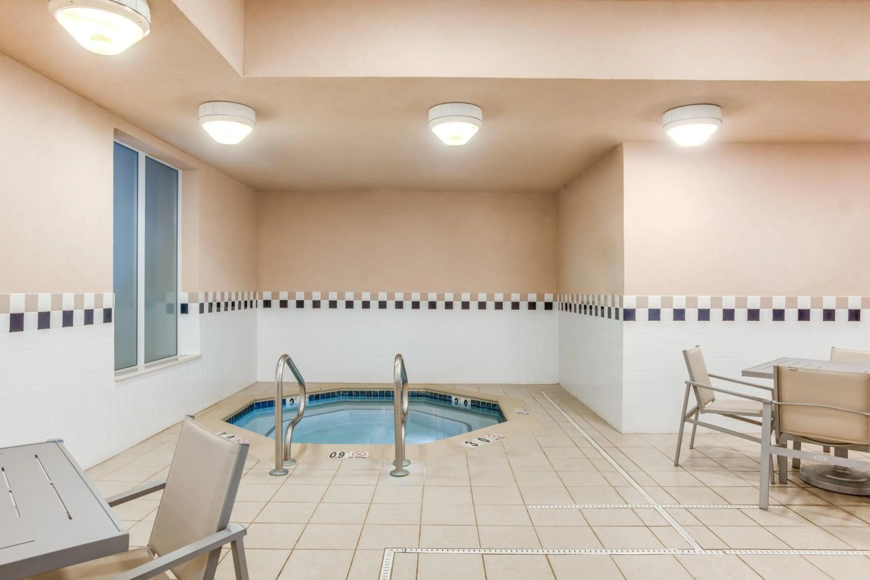 Swimming pool in Holiday Inn Express Hotel & Suites Bethlehem by IHG