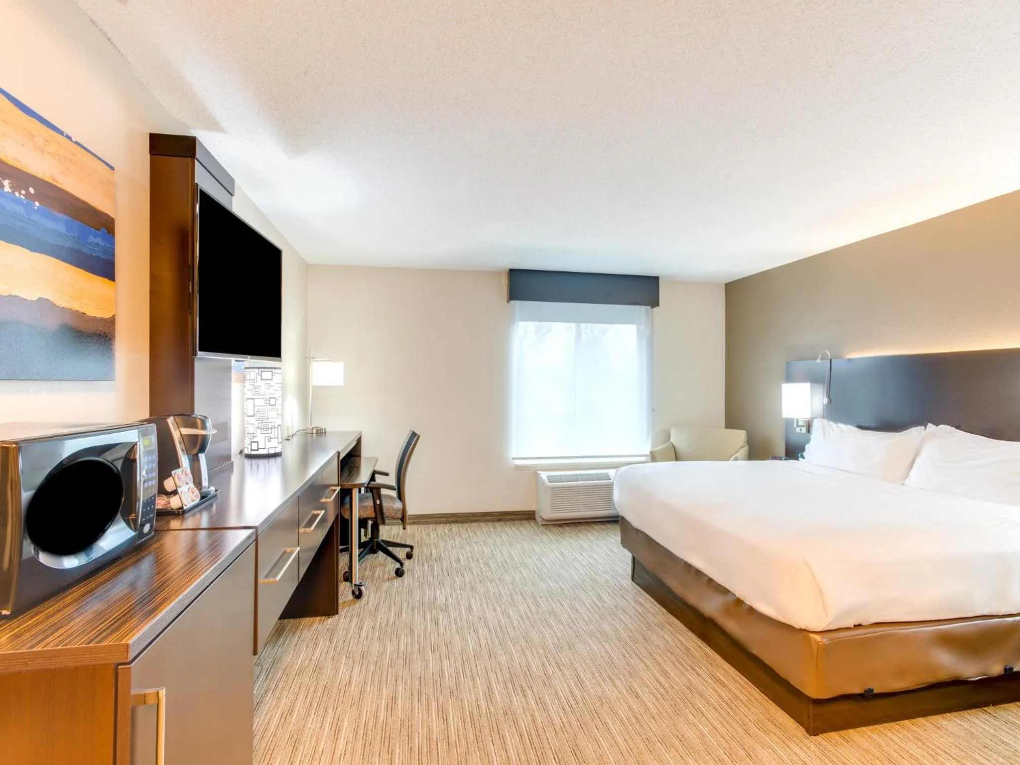 Photo of the whole room, Bed in Holiday Inn Express Hotel & Suites Bethlehem by IHG