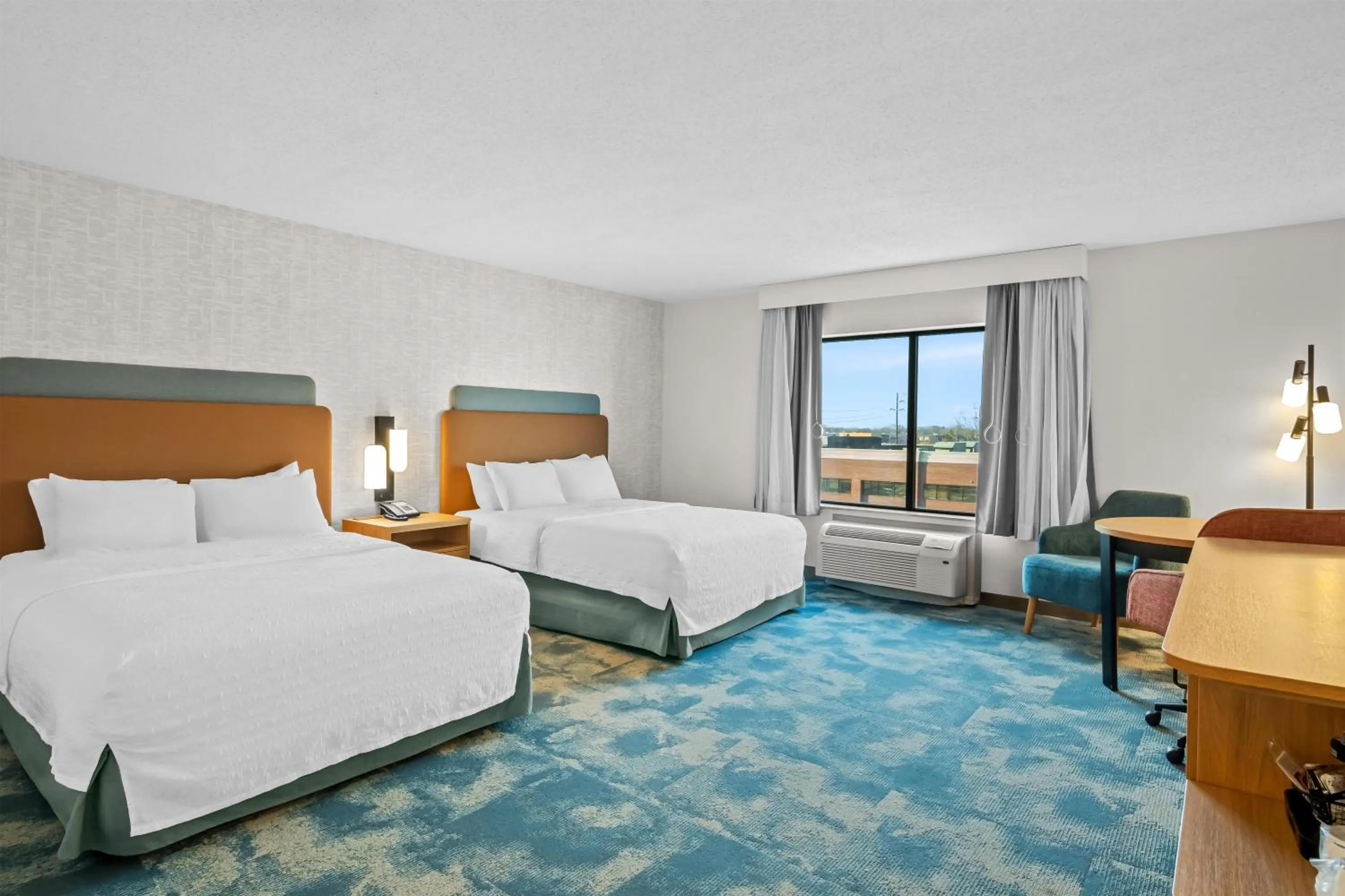 Bed in Hampton Inn & Suites Detroit-Canton